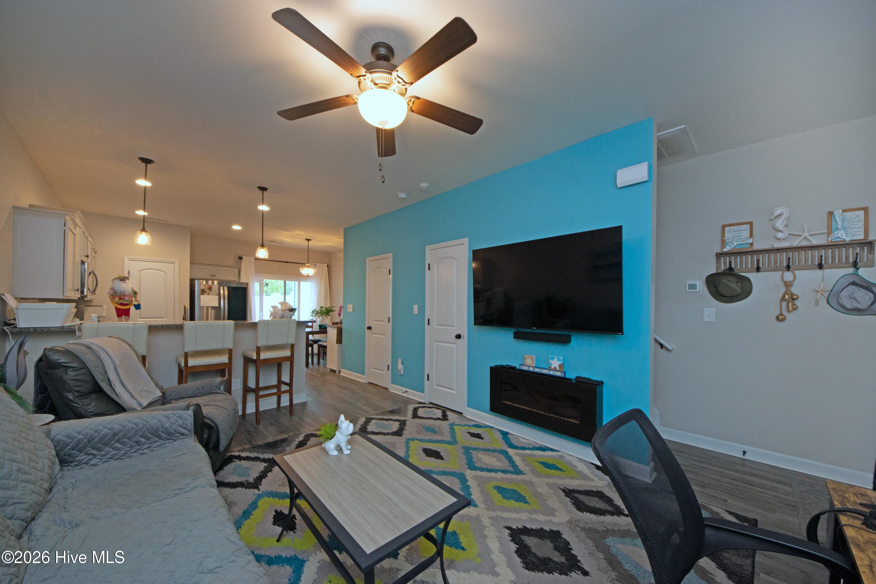 Townhouse at 7 Catalina Circle, Swansboro, NC 28584, photo 8 of 41