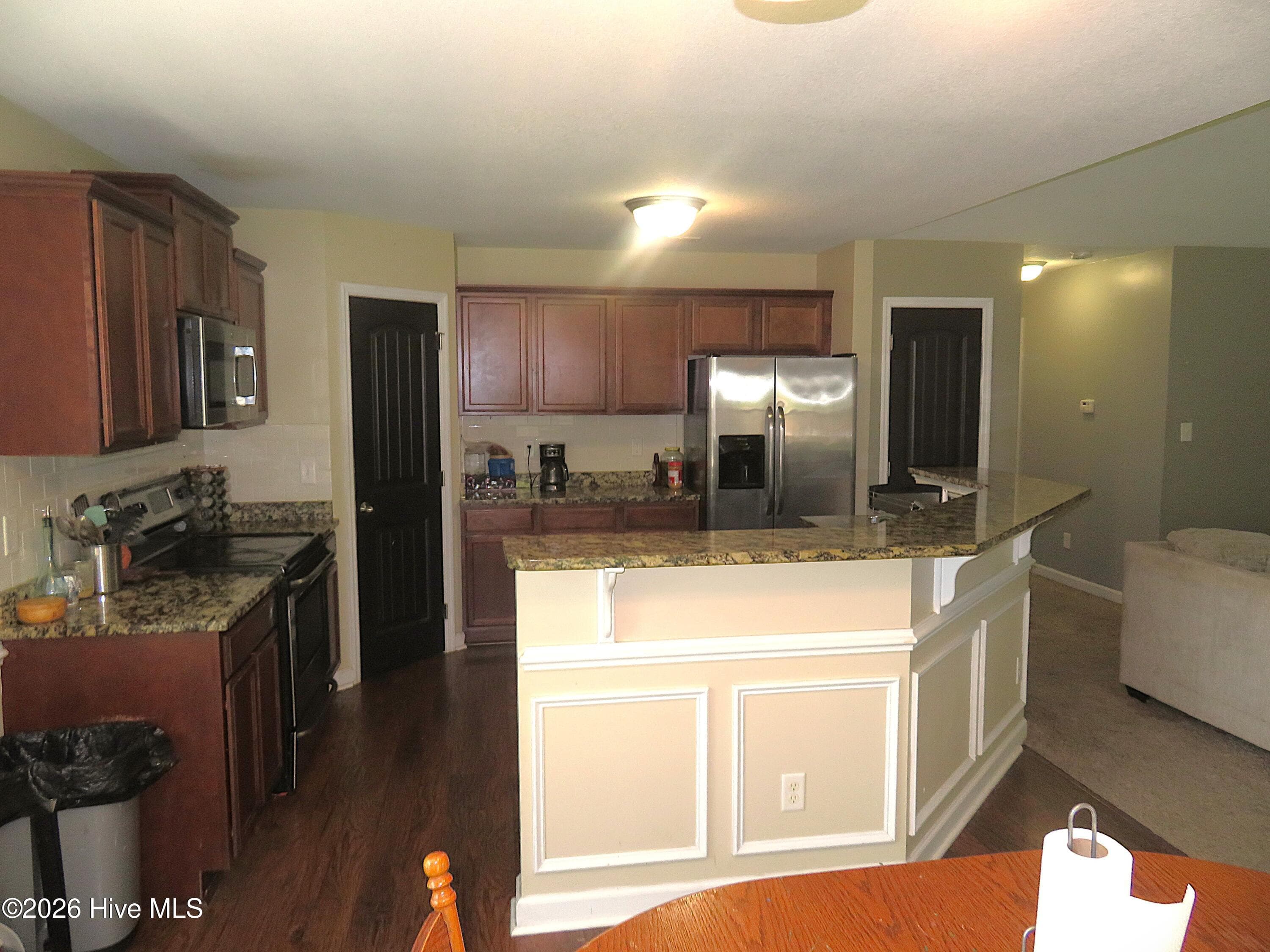 Single Family Residence at 702 Ashley Meadow Lane, Jacksonville, NC 28546, photo 9 of 51
