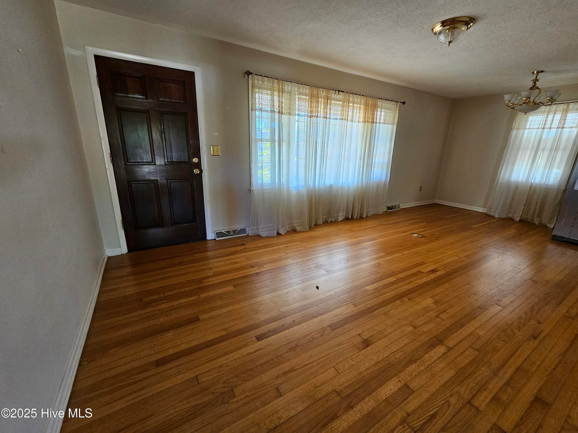 Single Family Residence at 124 Kimberly Drive, Clinton, NC 28328, photo 5 of 16