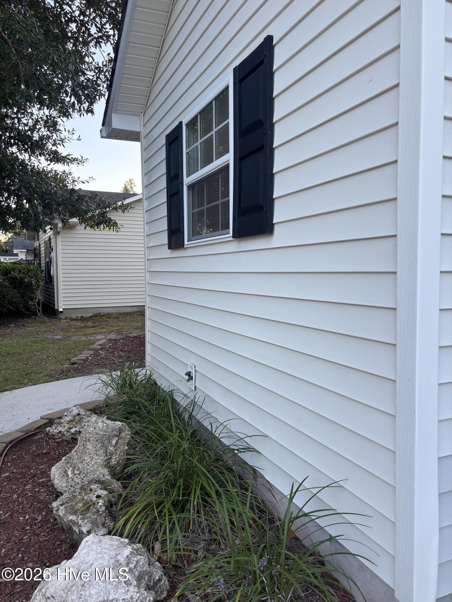 Rock features placed by design accenting the walkway to the front door - 637 Lanvale Hills Circle, Leland, NC 28451