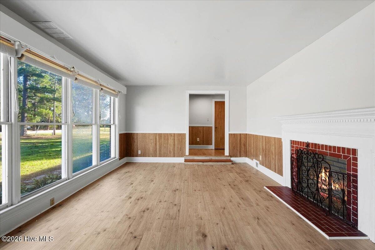 Living - 751 Tyree Road, Kinston, NC 28504