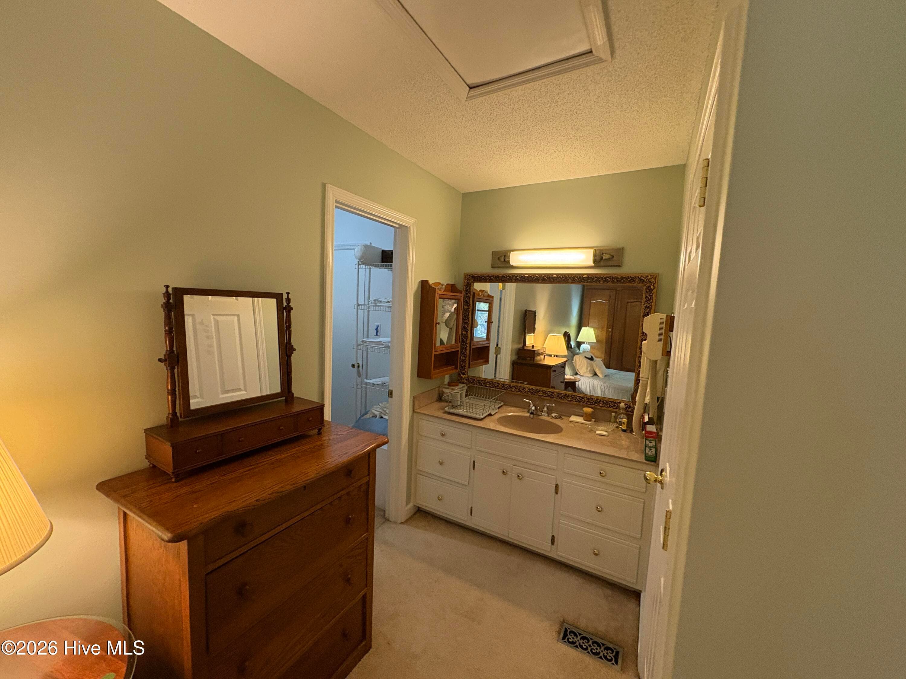 Single Family Residence at 1004a Kings Way, New Bern, NC 28562, photo 5 of 12