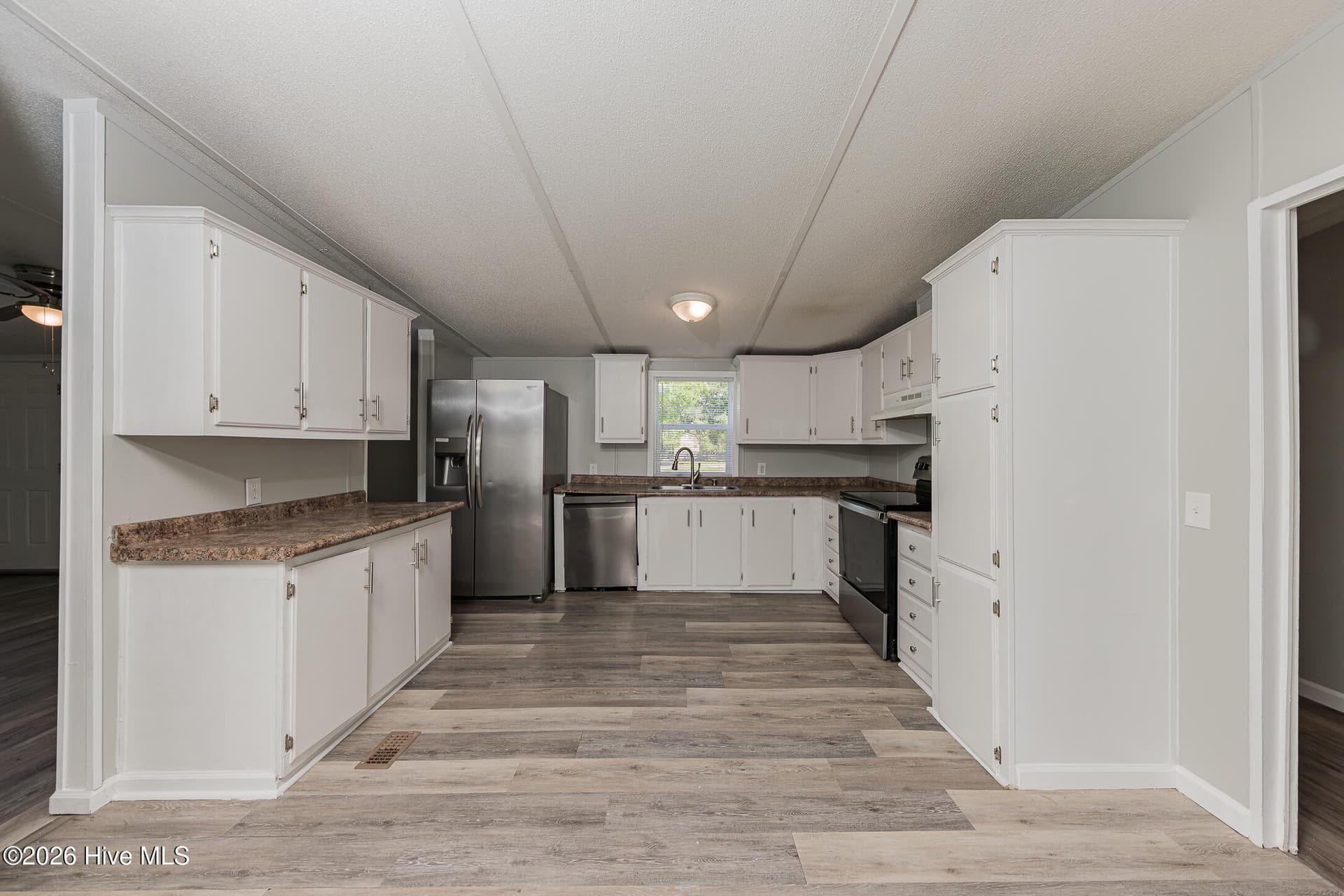 Manufactured Home at 122 Woodbrook Drive, Midway Park, NC 28544, photo 9 of 47