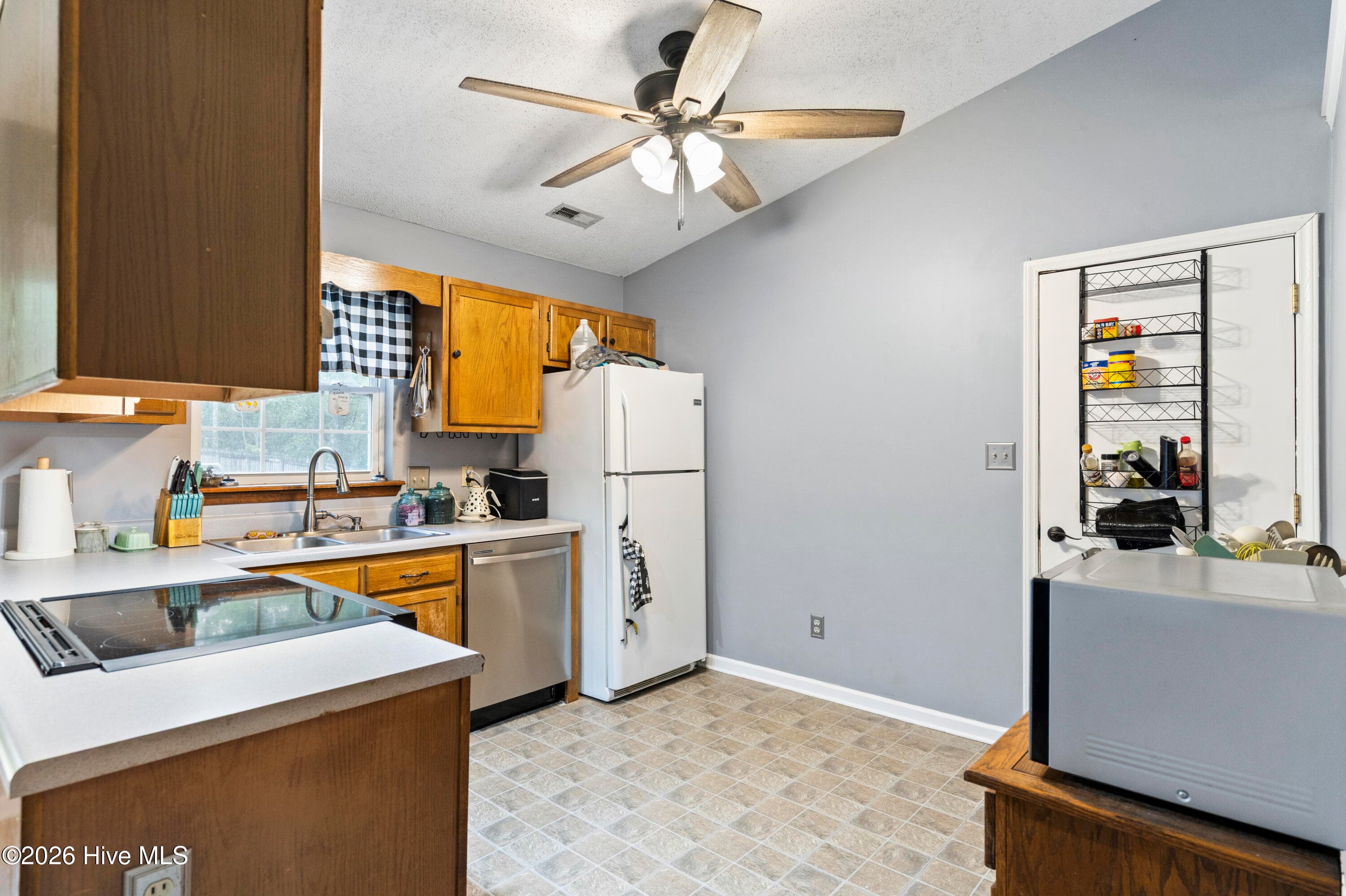 Single Family Residence at 259 S Creek Drive, Jacksonville, NC 28540, photo 12 of 32