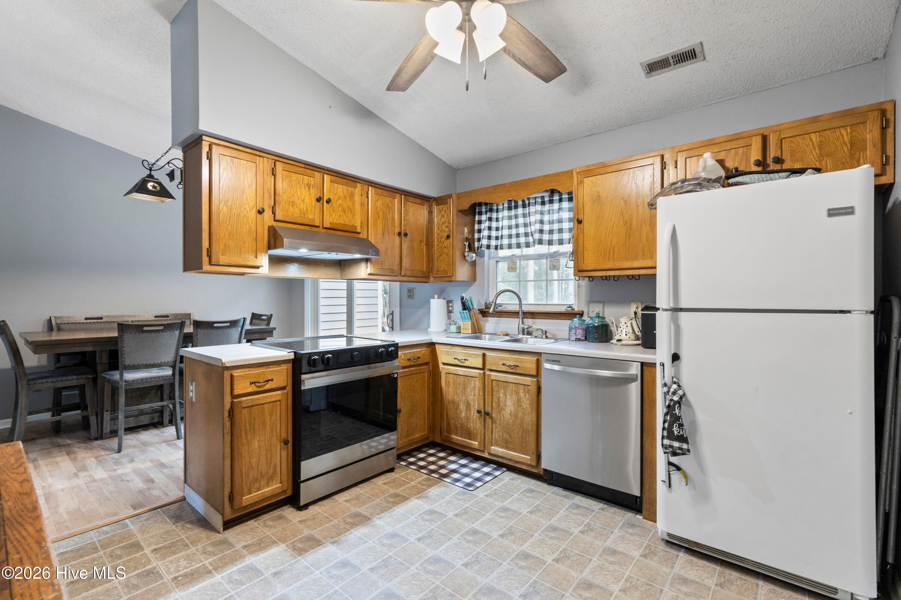 Single Family Residence at 259 S Creek Drive, Jacksonville, NC 28540, photo 13 of 32