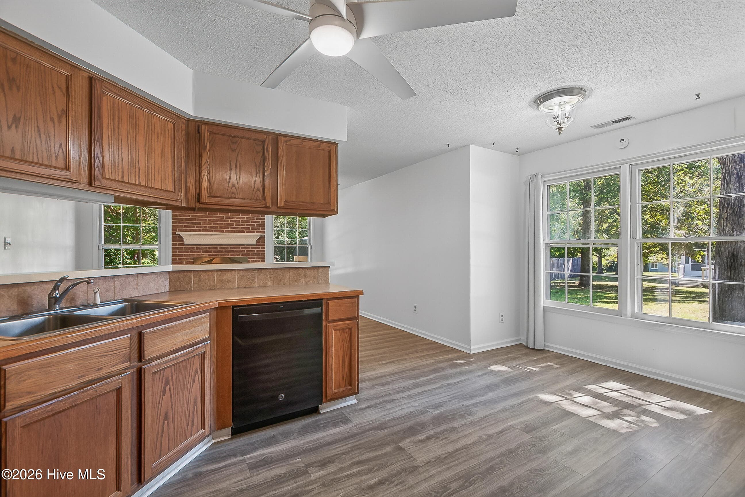 Single Family Residence at 439 Candlewood Drive, Jacksonville, NC 28540, photo 17 of 42