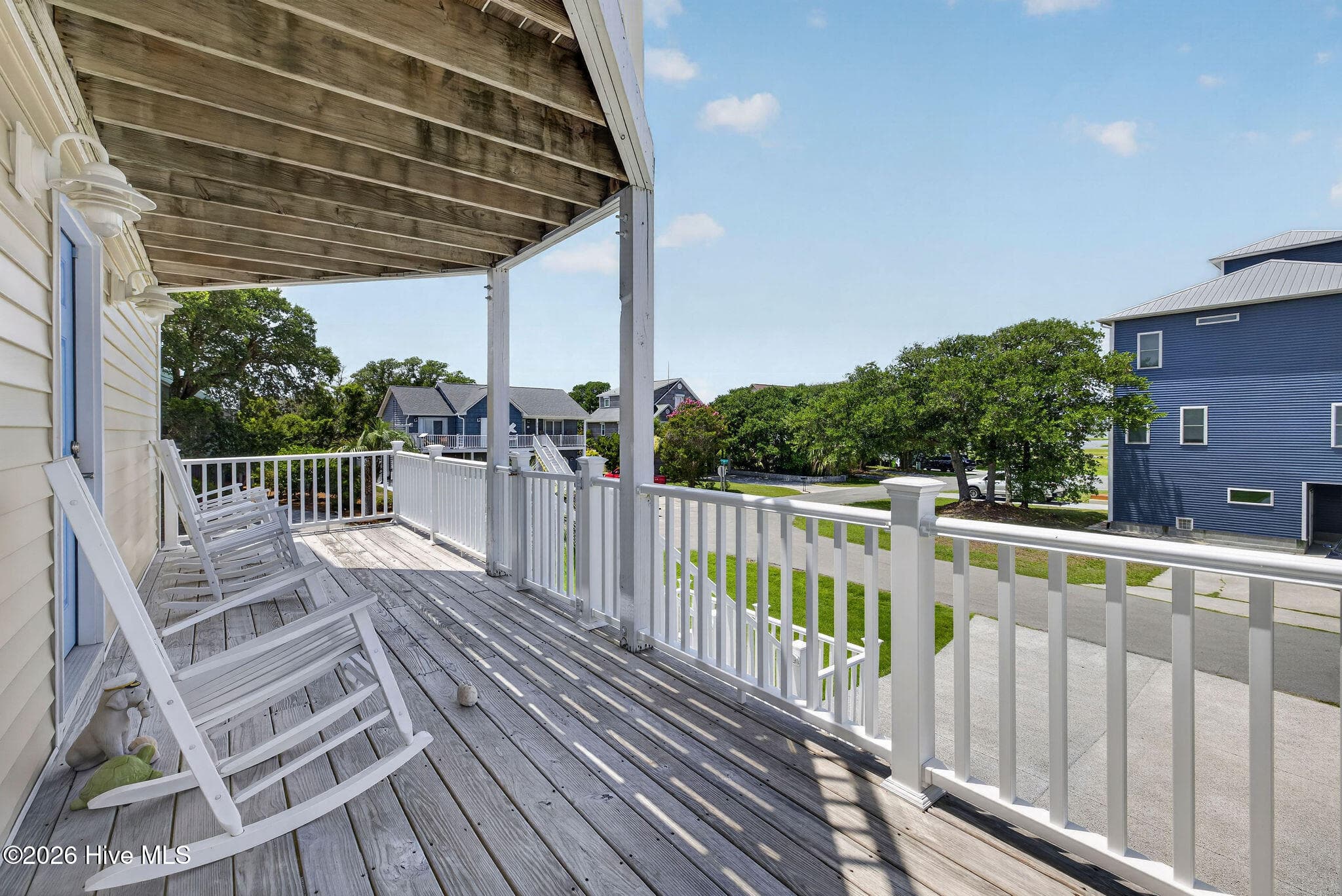 Single Family Residence at 21 S Oak Drive, Surf City, NC 28445, photo 7 of 46