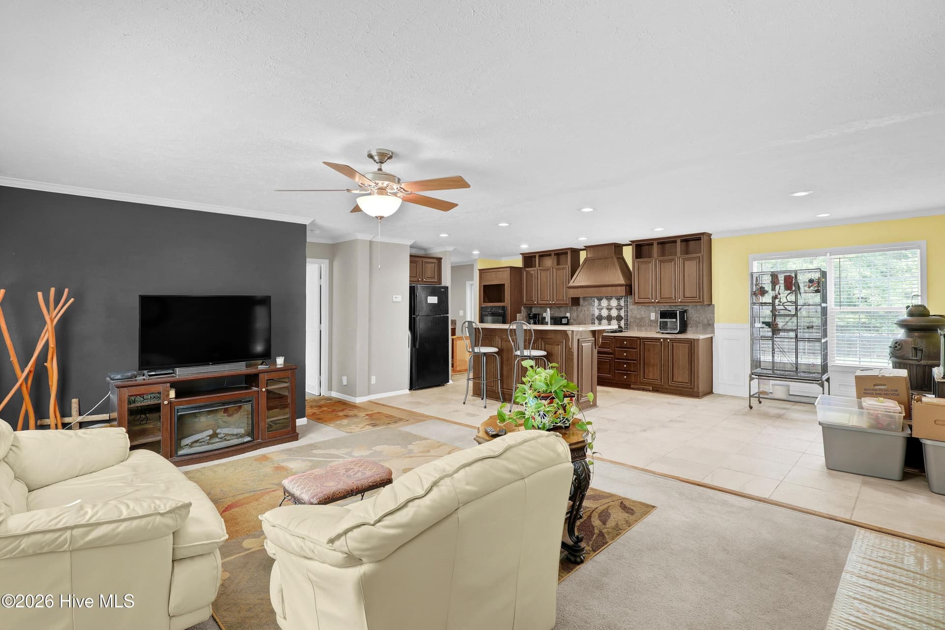 Manufactured Home at 570 King Drive, Hampstead, NC 28443, photo 5 of 40