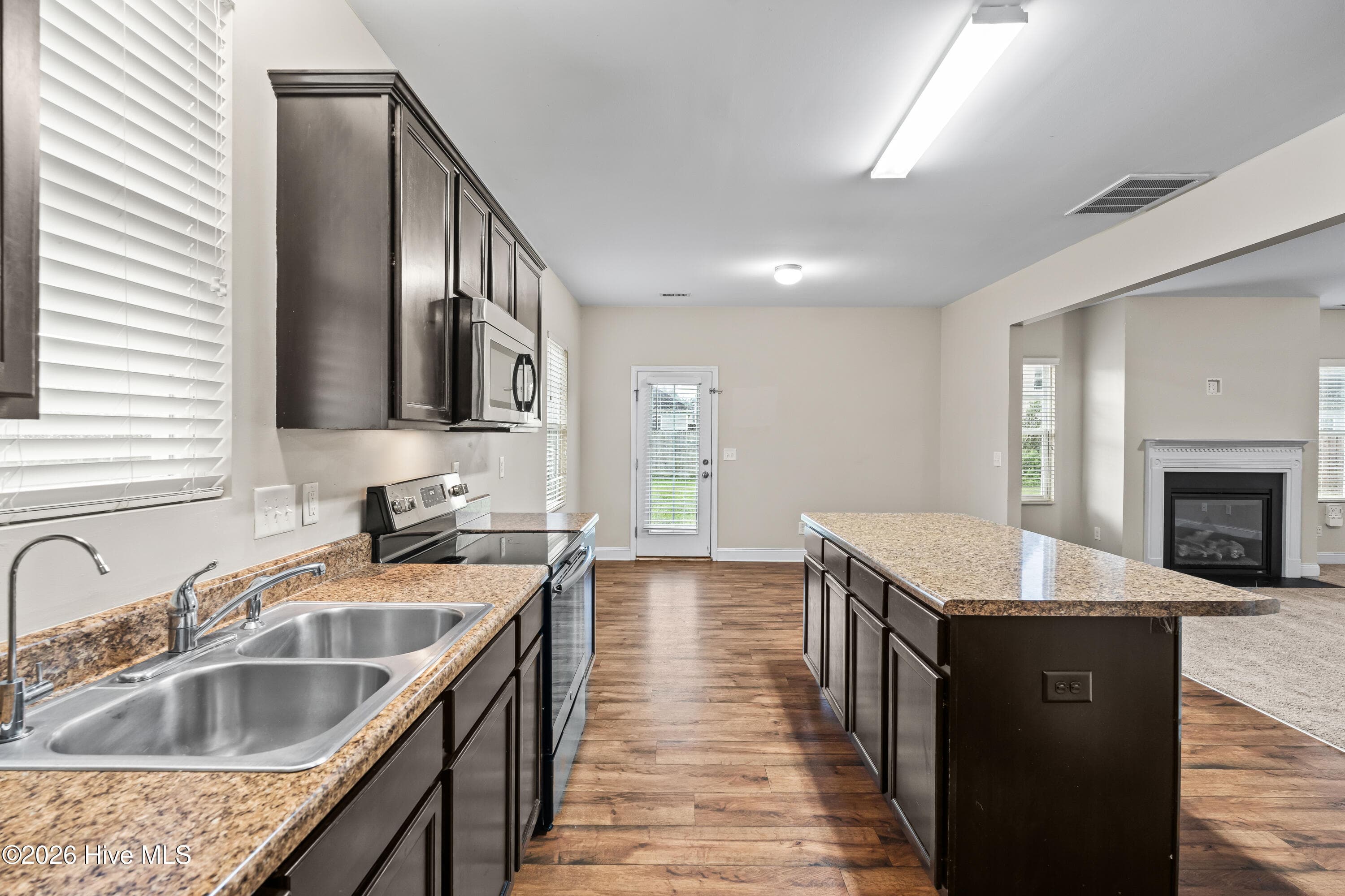 Single Family Residence at 115 Mittams Point Drive, Jacksonville, NC 28546, photo 15 of 59