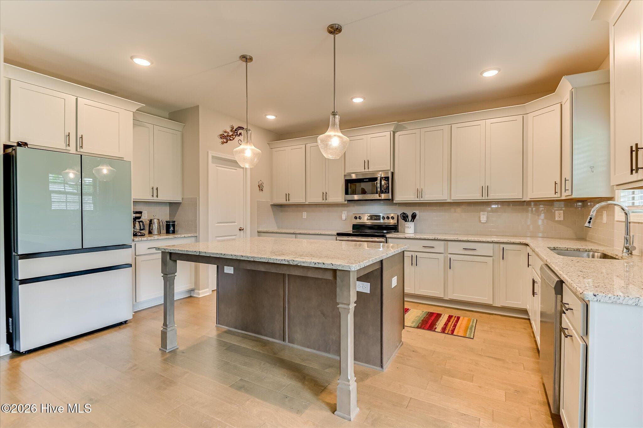 Kitchen with island/breakfast bar - 257 Haverford Drive, Grovetown, GA 30813