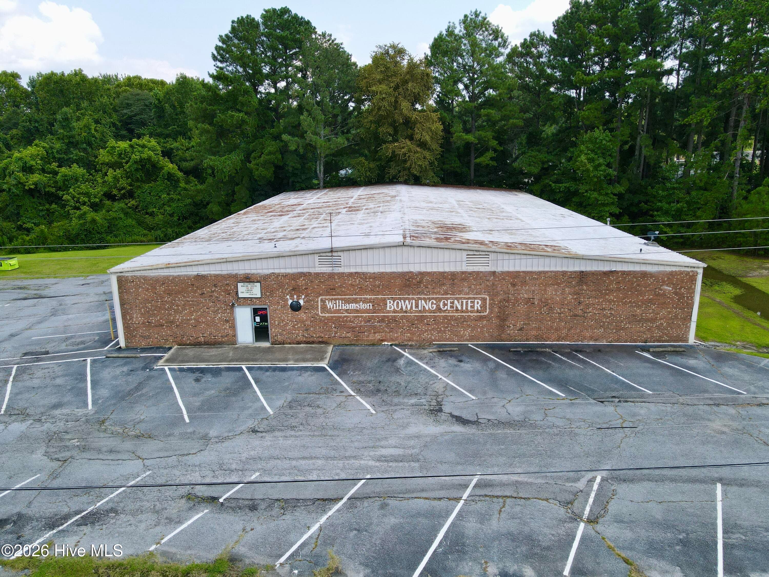 Improved at 915 E Boulevard, Williamston, NC 27892, photo 3 of 17