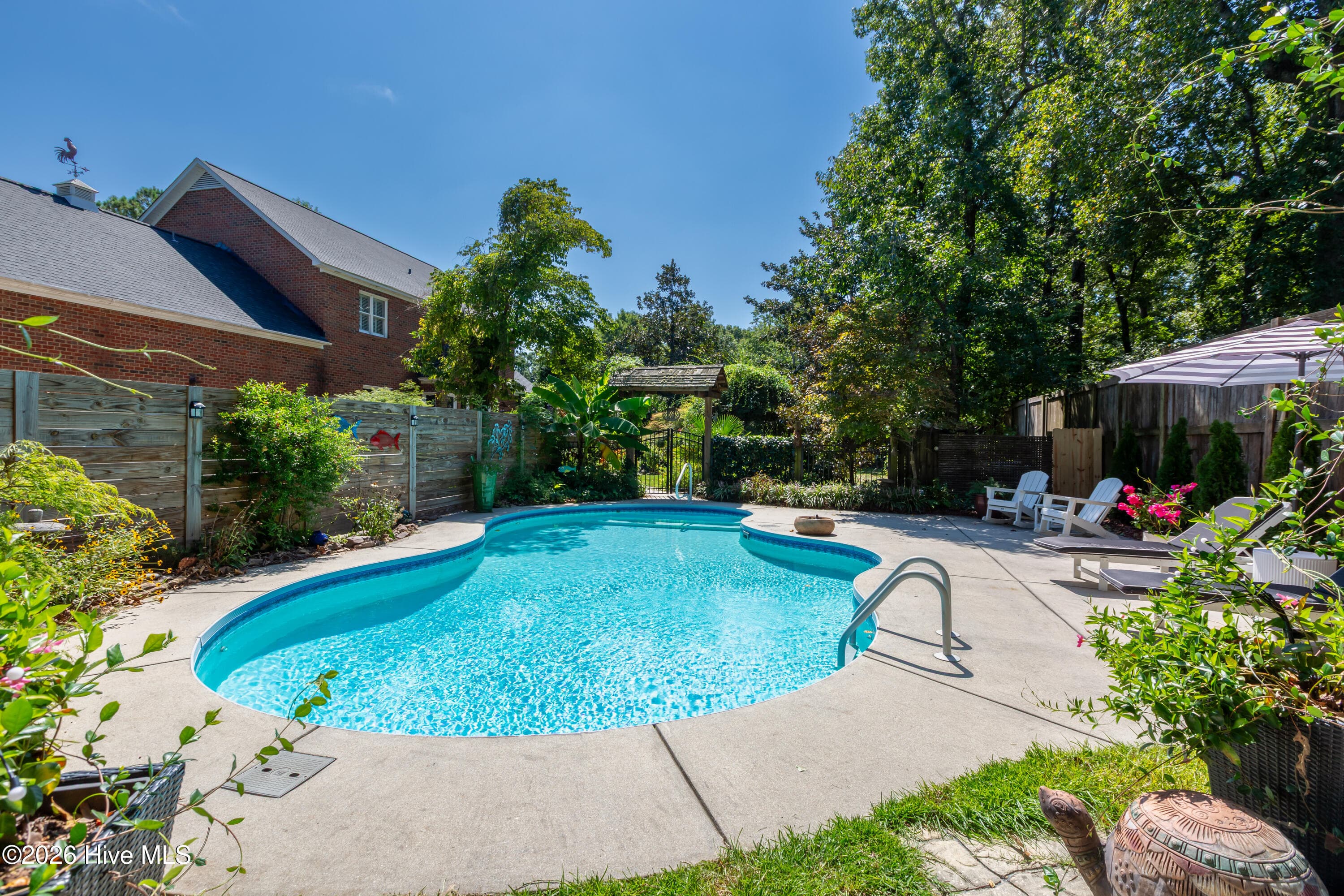 Relax by the saltwater pool - 2417 Oakview Drive, New Bern, NC 28562