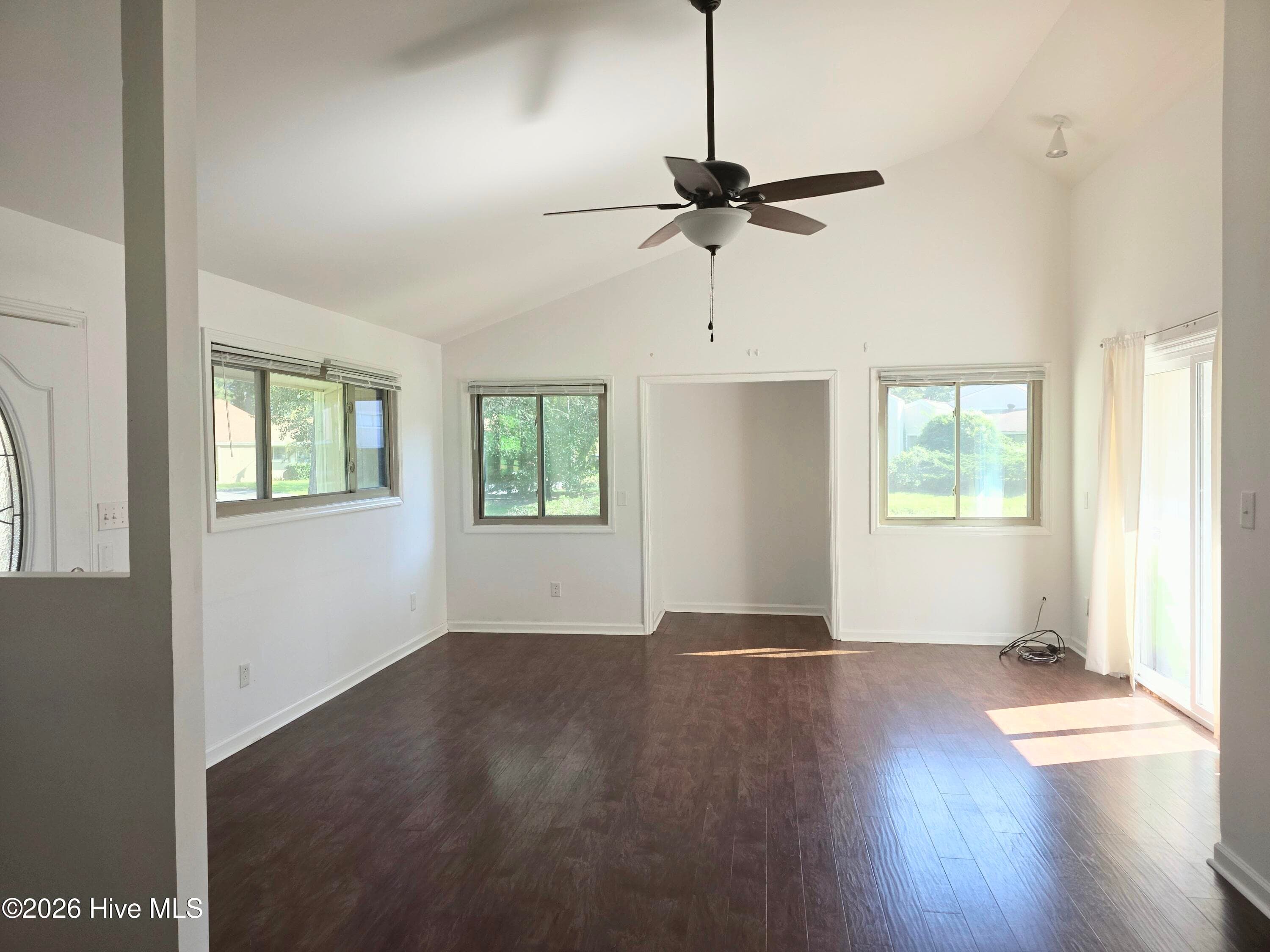 Townhouse at 114 Quarterdeck, New Bern, NC 28562, photo 12 of 33