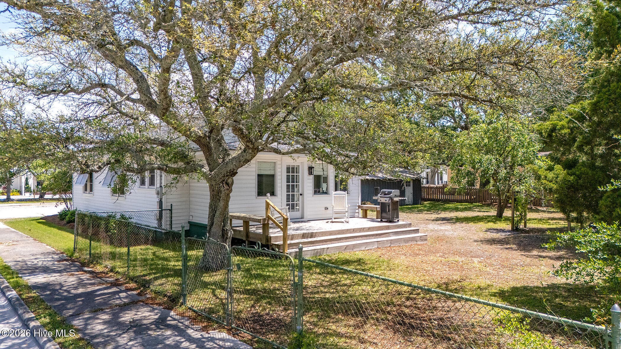 Single Family Residence at 800 Mulberry Street, Beaufort, NC 28516, photo 9 of 48