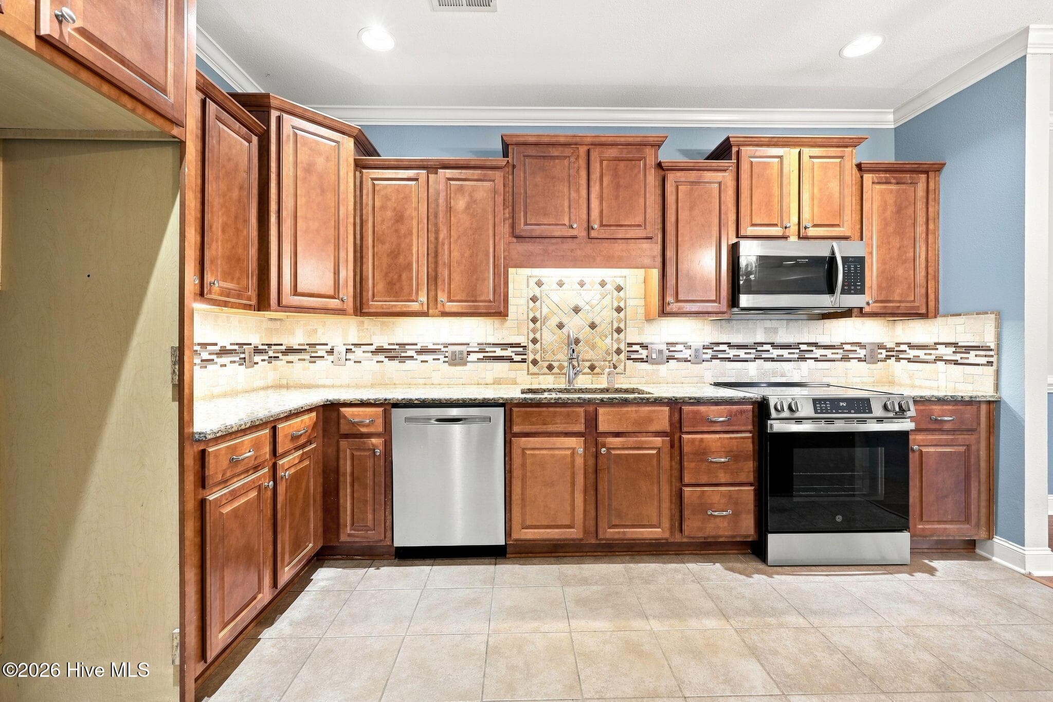 Newer Appliances! - 1904 Cambria Drive B, Greenville, NC 27834