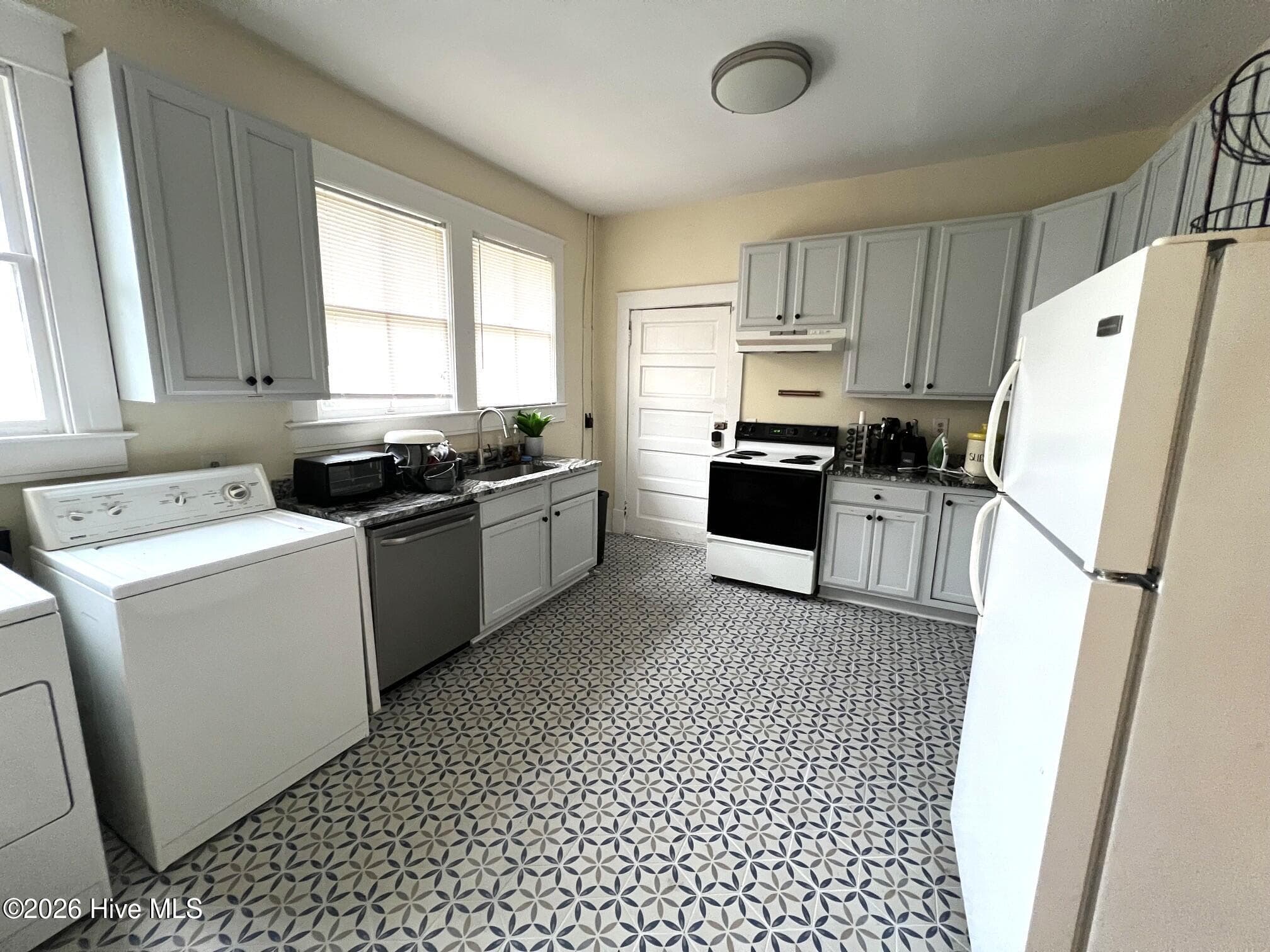 2nd Floor Kitchen - New Tile - 312 Church Street, Wilmington, NC 28401