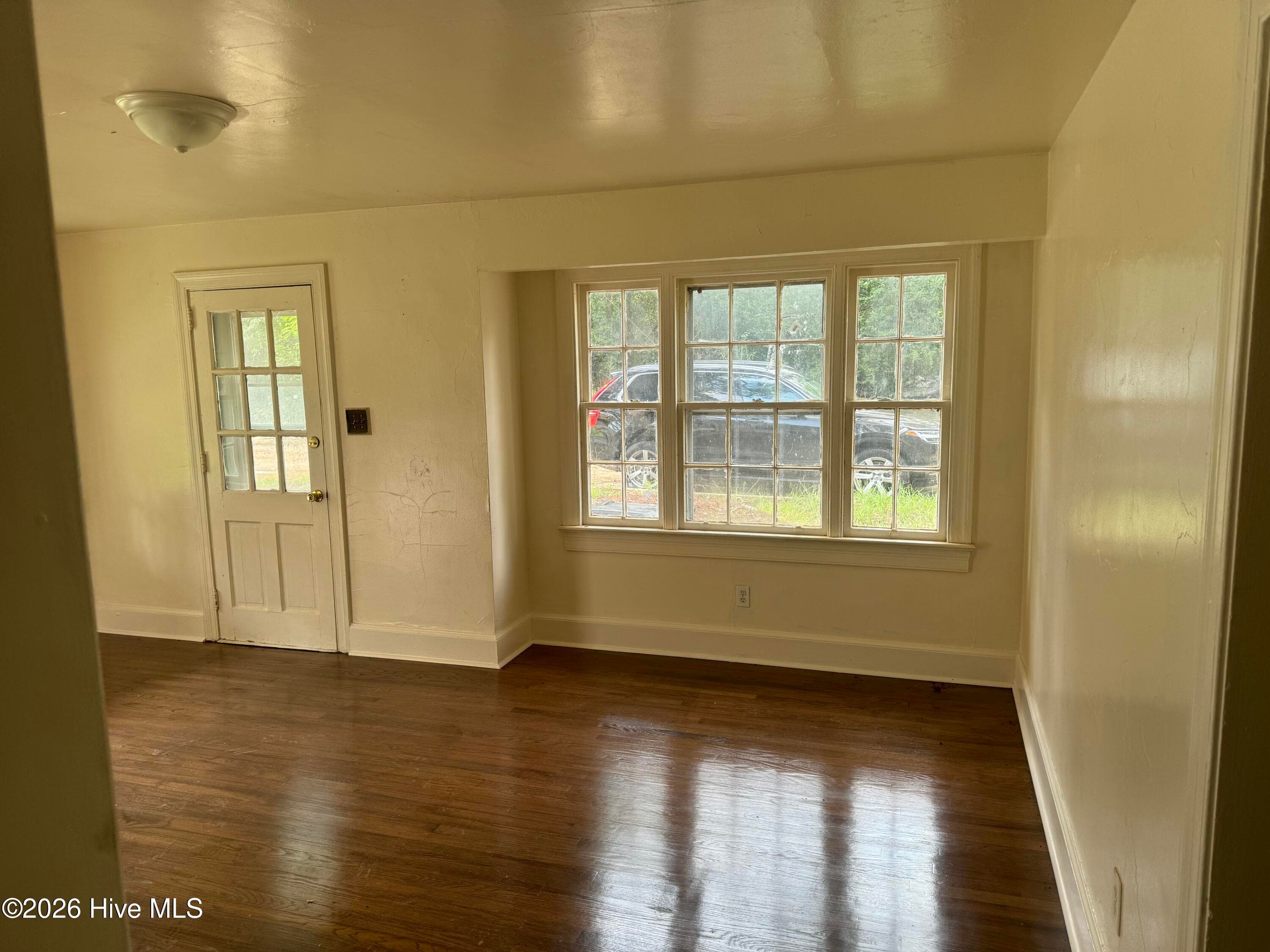 Single Family Residence at 809 Stadiem Drive, Kinston, NC 28501, photo 3 of 10