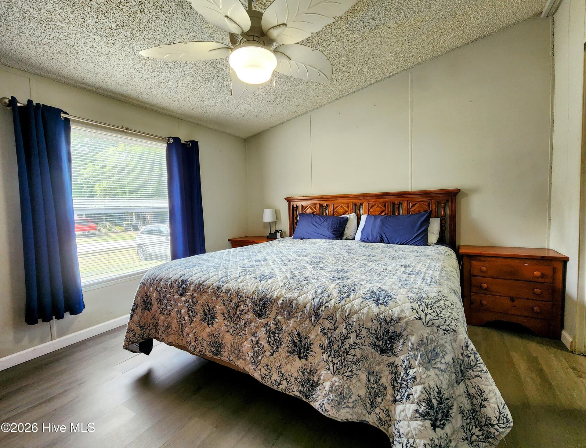 Manufactured Home at 623 Sandy Bluff Drive SW, Supply, NC 28462, photo 8 of 26
