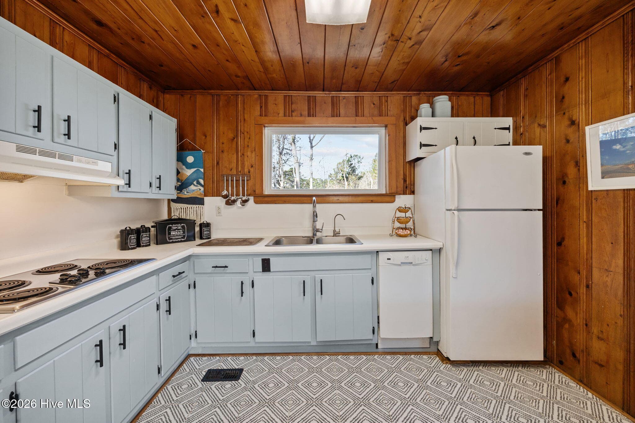 Single Family Residence at 314 Pond View Court, Hampstead, NC 28443, photo 11 of 30
