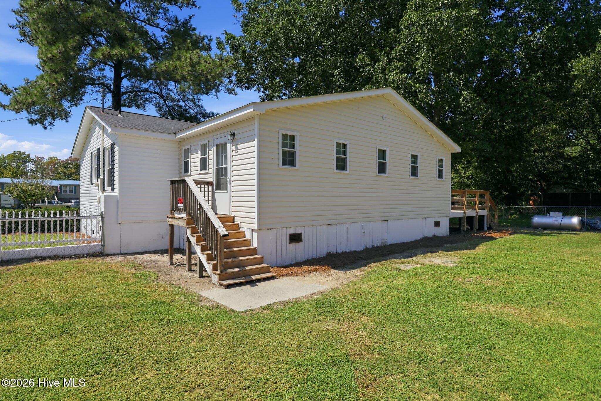 Single Family Residence at 17 Old Fort Shores Road, Chocowinity, NC 27817, photo 29 of 46