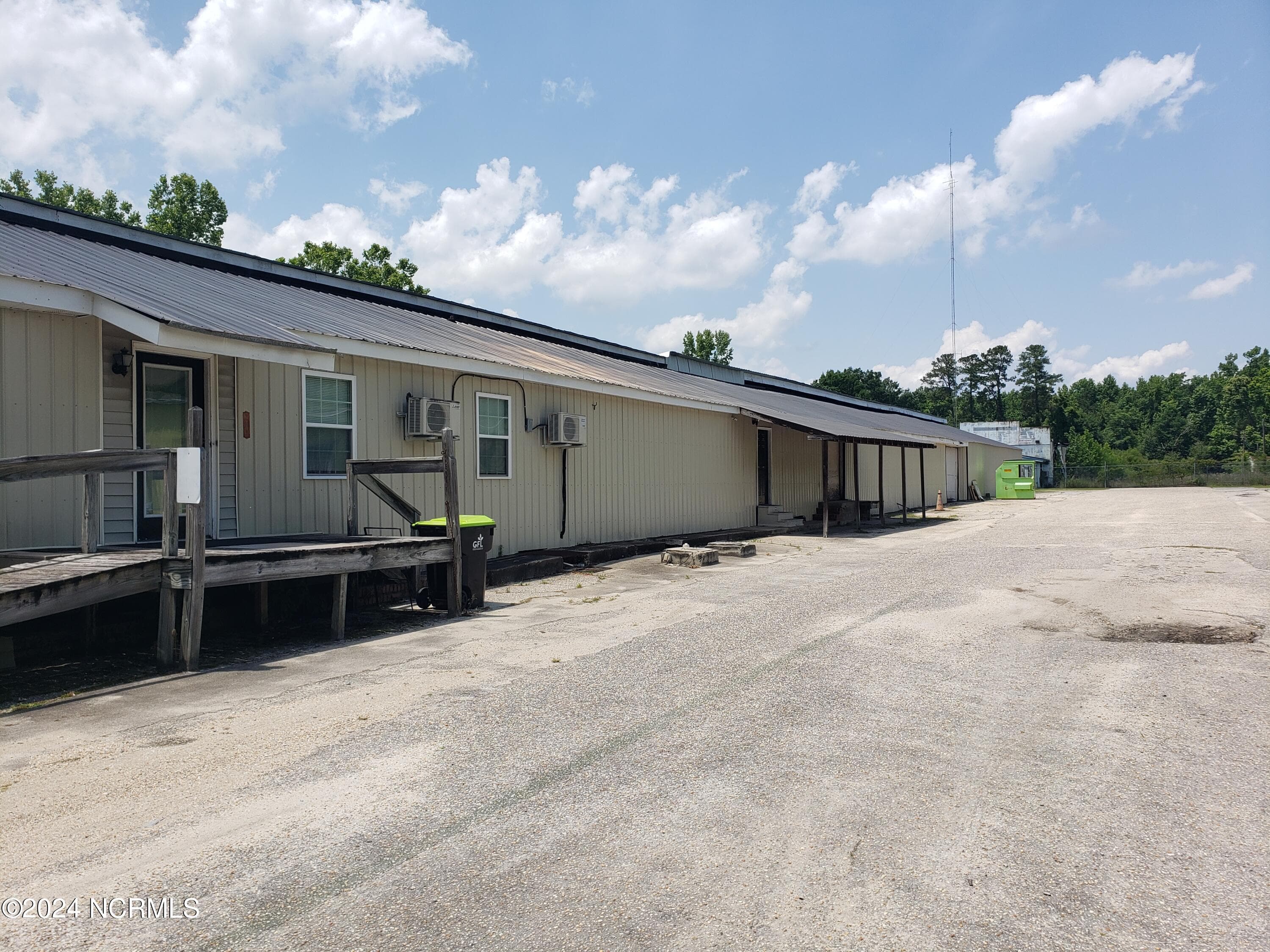Commercial Sale at 614 Washington Street, Whiteville, NC 28472, photo 6 of 13