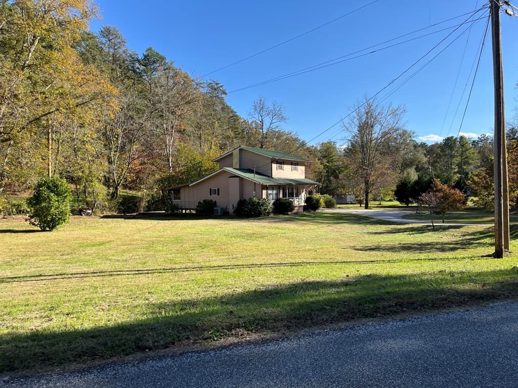 Single Family Residence at 282 Myers Branch, Murphy, NC 28906, photo 7 of 51