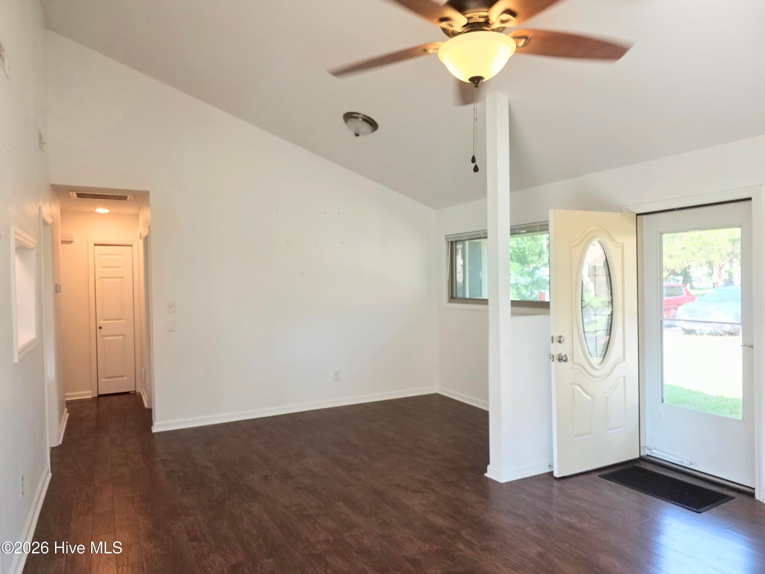 Townhouse at 114 Quarterdeck, New Bern, NC 28562, photo 7 of 33