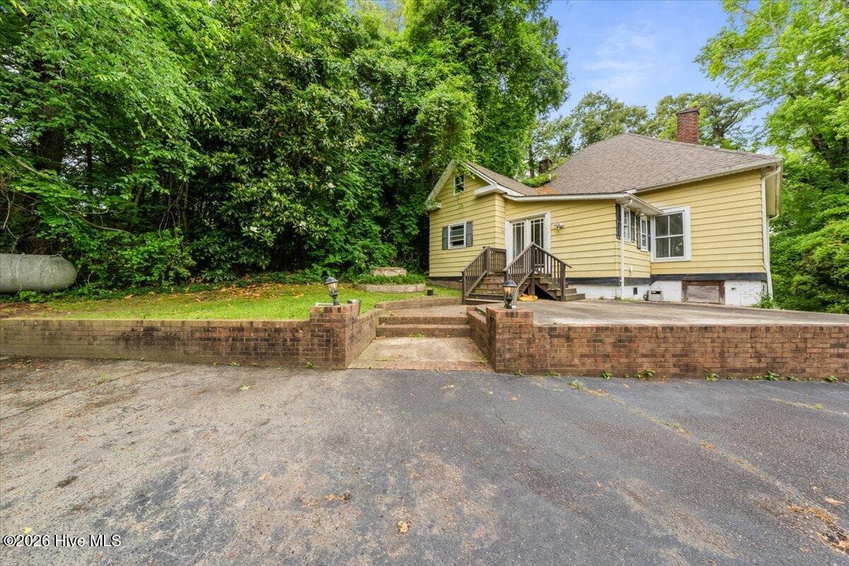 Single Family Residence at 510 Summit Street, Carthage, NC 28327, photo 3 of 26