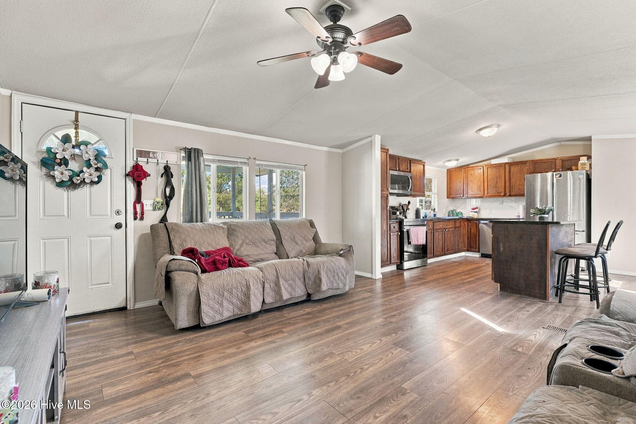 Manufactured Home at 135 Meadow Lane, Hamlet, NC 28345, photo 12 of 38