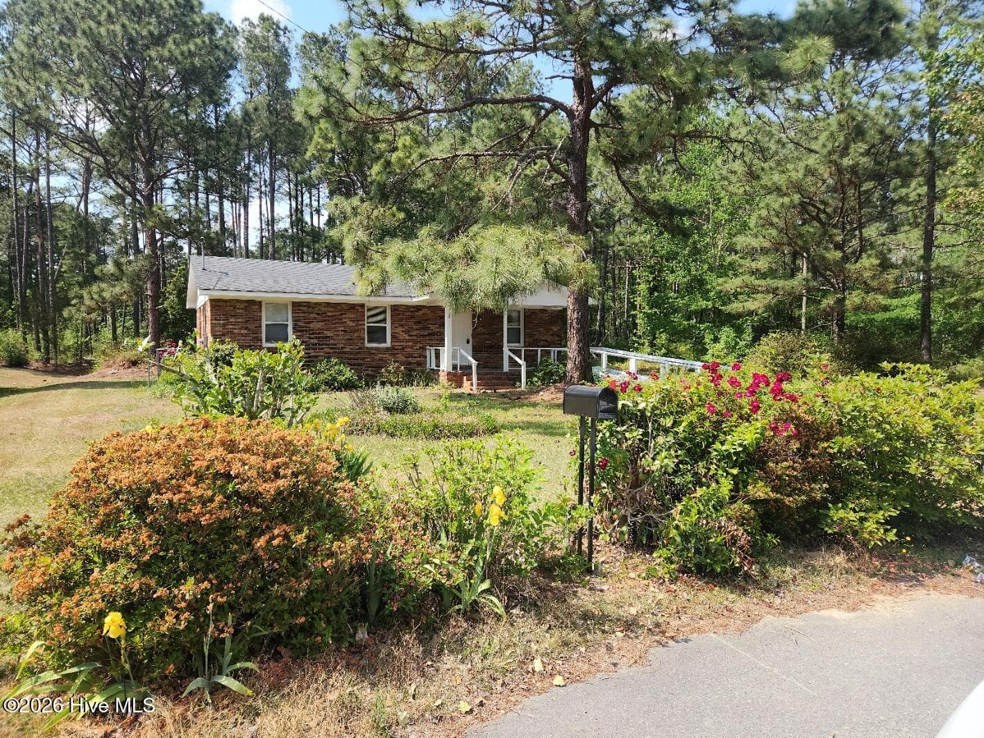 Single Family Residence at 616 N Pine Street, Roseboro, NC 28382, photo 2 of 34