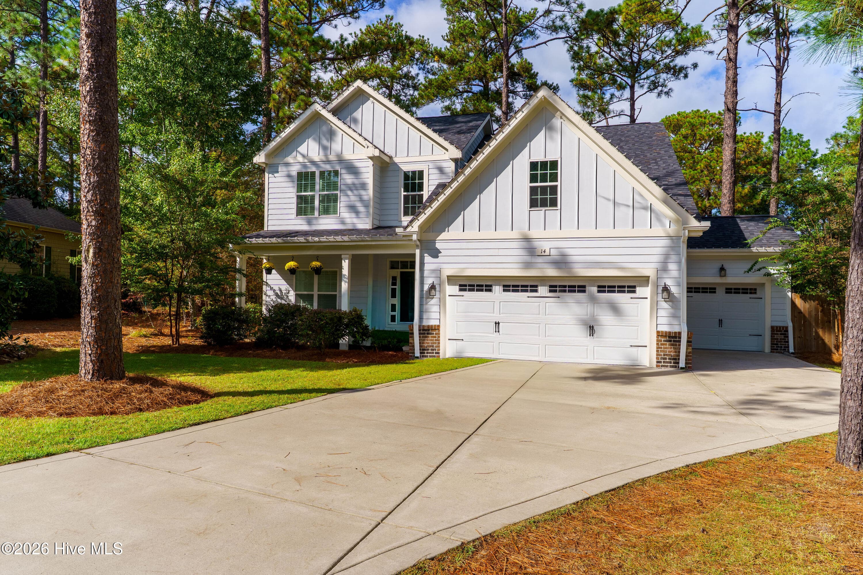 Single Family Residence at 14 Montclair Lane, Pinehurst, NC 28374, photo 2 of 39