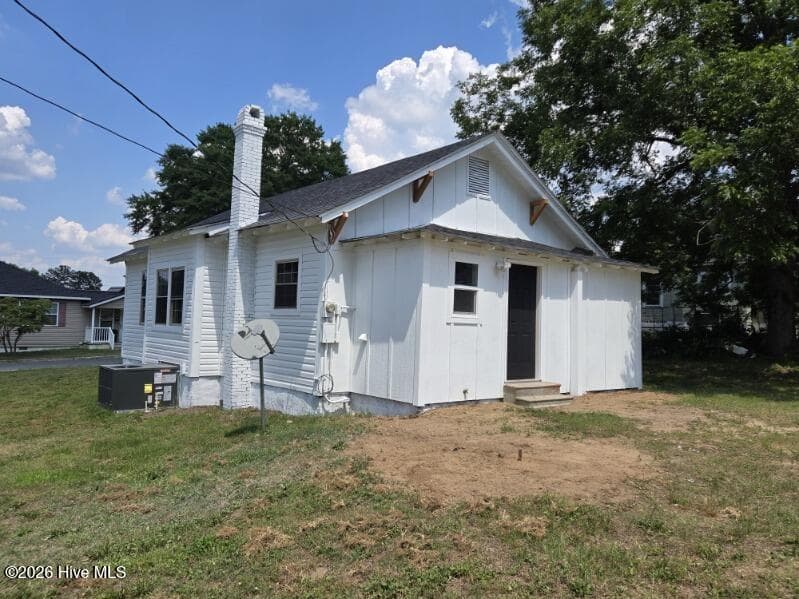 Single Family Residence at 124 Aleo Ninth Avenue, Rockingham, NC 28379, photo 4 of 17