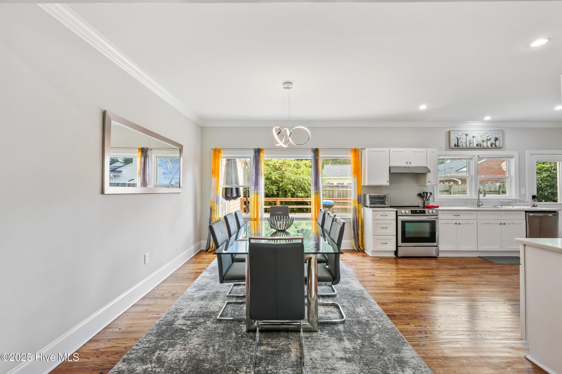 Single Family Residence at 827 Colonial Drive, Wilmington, NC 28403, photo 9 of 27