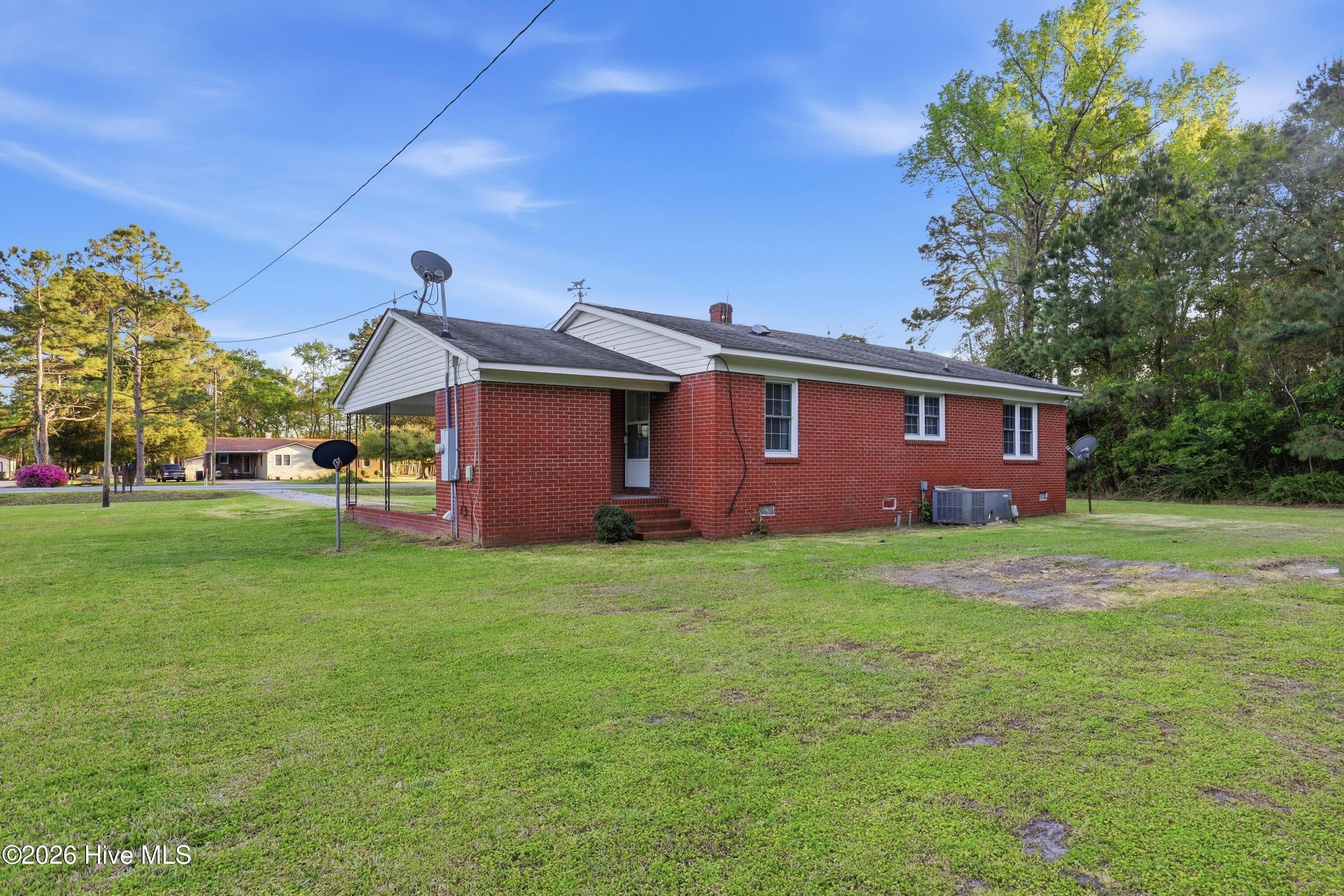 Single Family Residence at 6566 Hwy 41 W, Trenton, NC 28585, photo 8 of 29