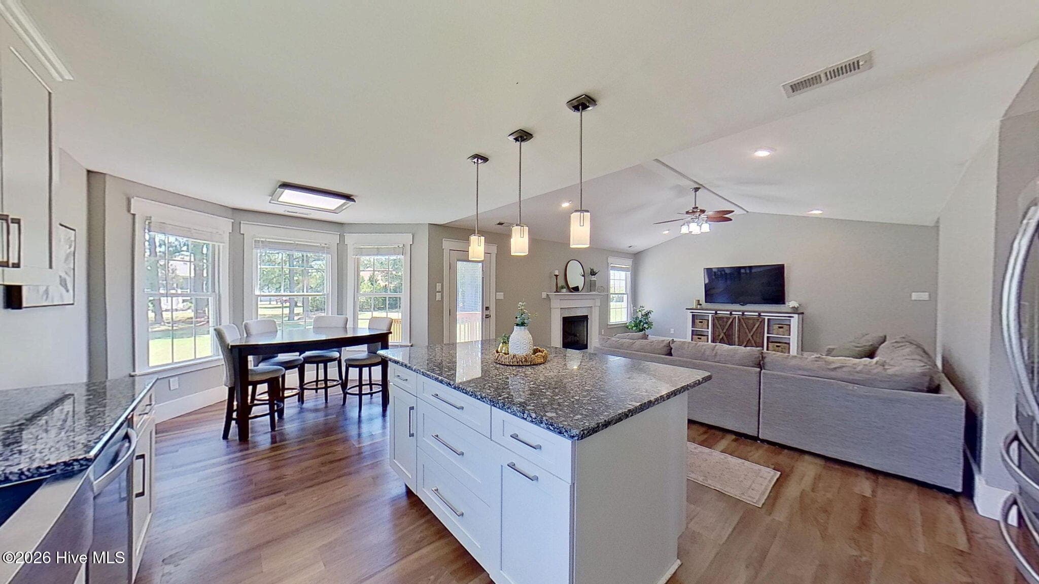 Single Family Residence at 1129 Coral Reef Drive, New Bern, NC 28560, photo 29 of 68