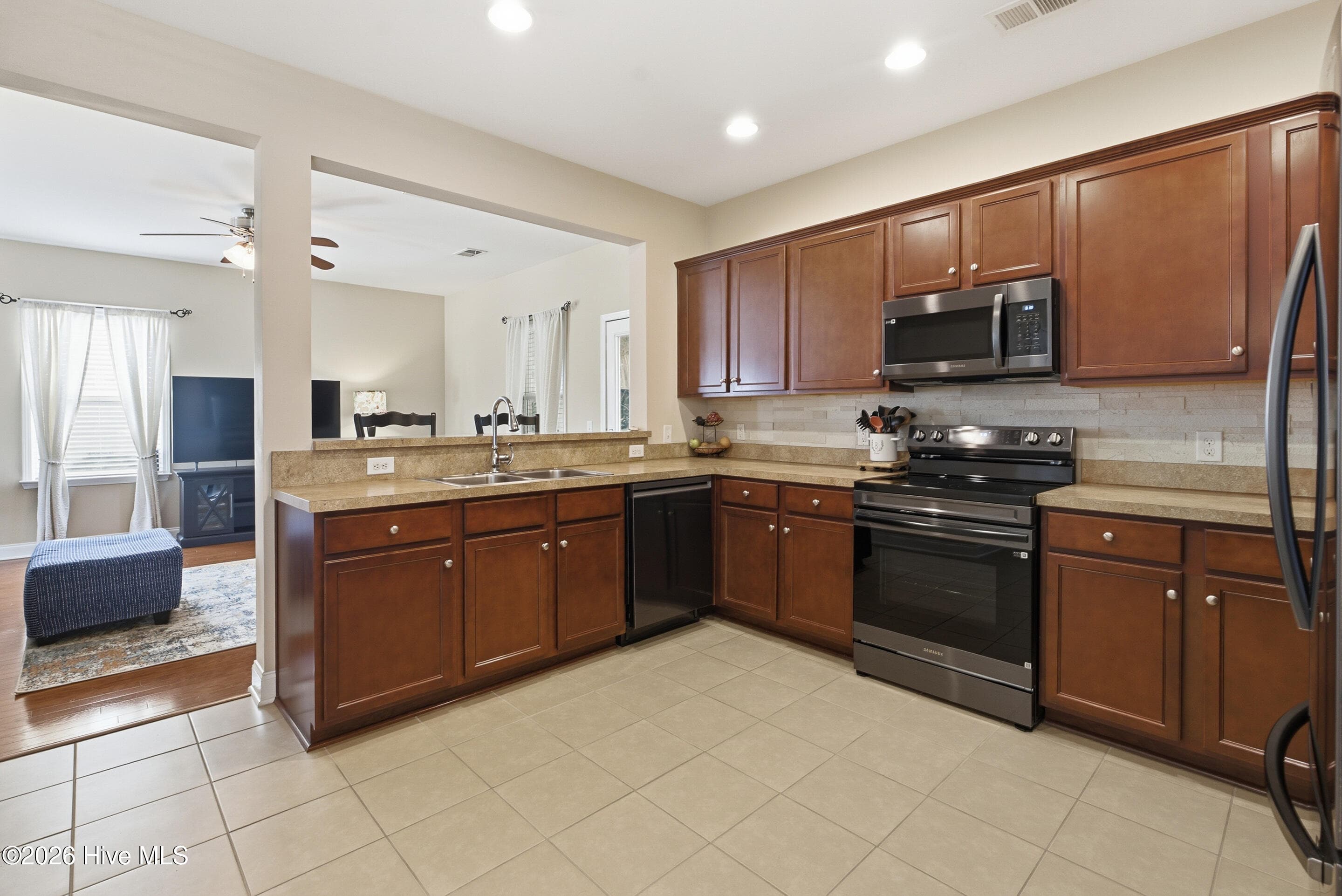 Single Family Residence at 5224 Shipmast Way, Southport, NC 28461, photo 17 of 41