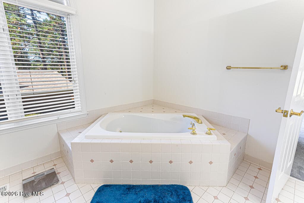 25 Ivy Way Pinehurst NC Primary suite soaking tub - 25 Ivy Way, Pinehurst, NC 28374