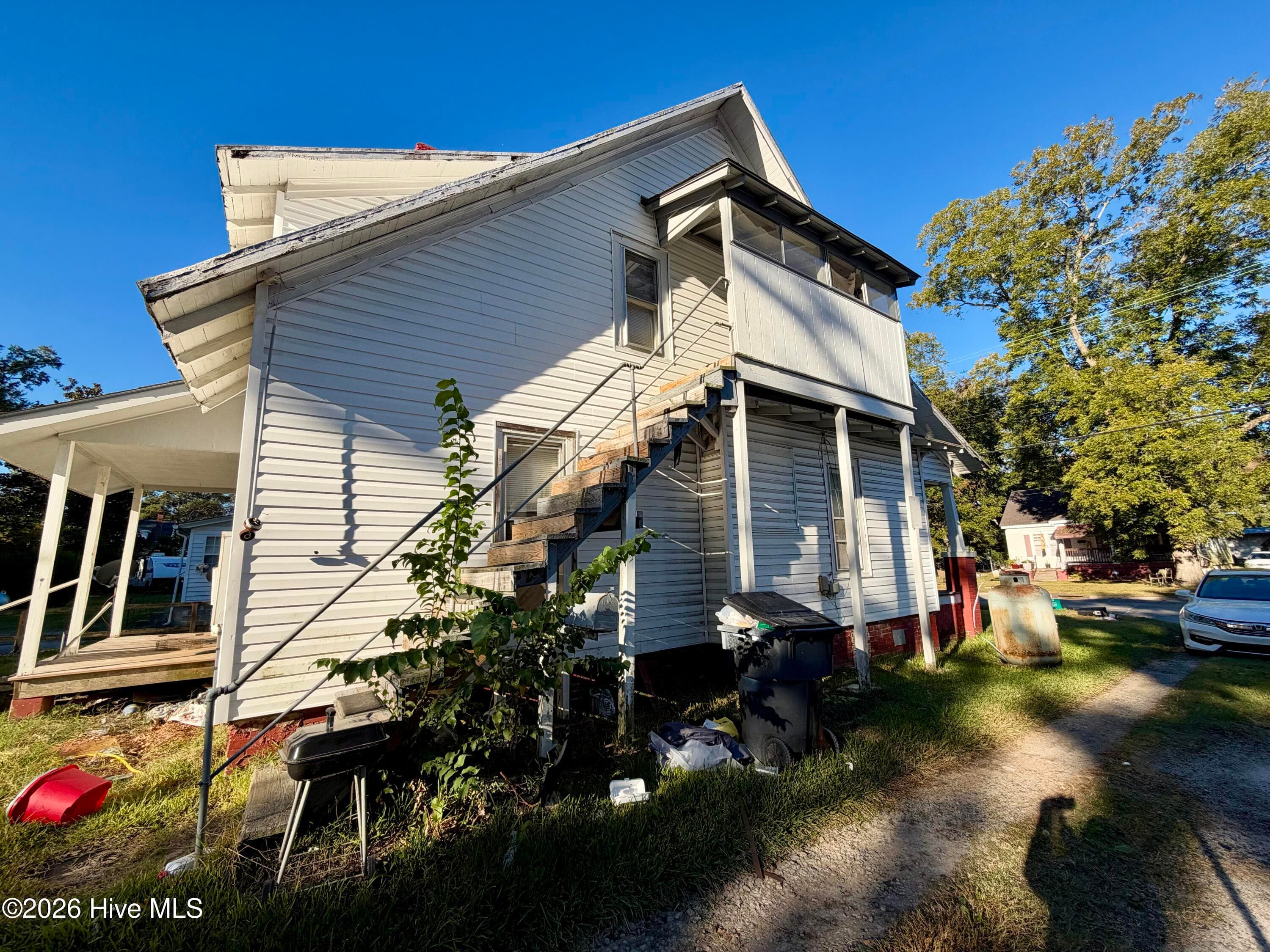 Duplex at 507 Warren Street, Williamston, NC 27892, photo 3 of 25
