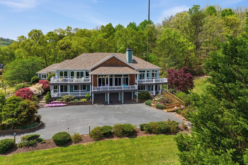 Single Family Residence at 1526 Cedar View Lane, Hiawassee, GA 30546, photo 4 of 75