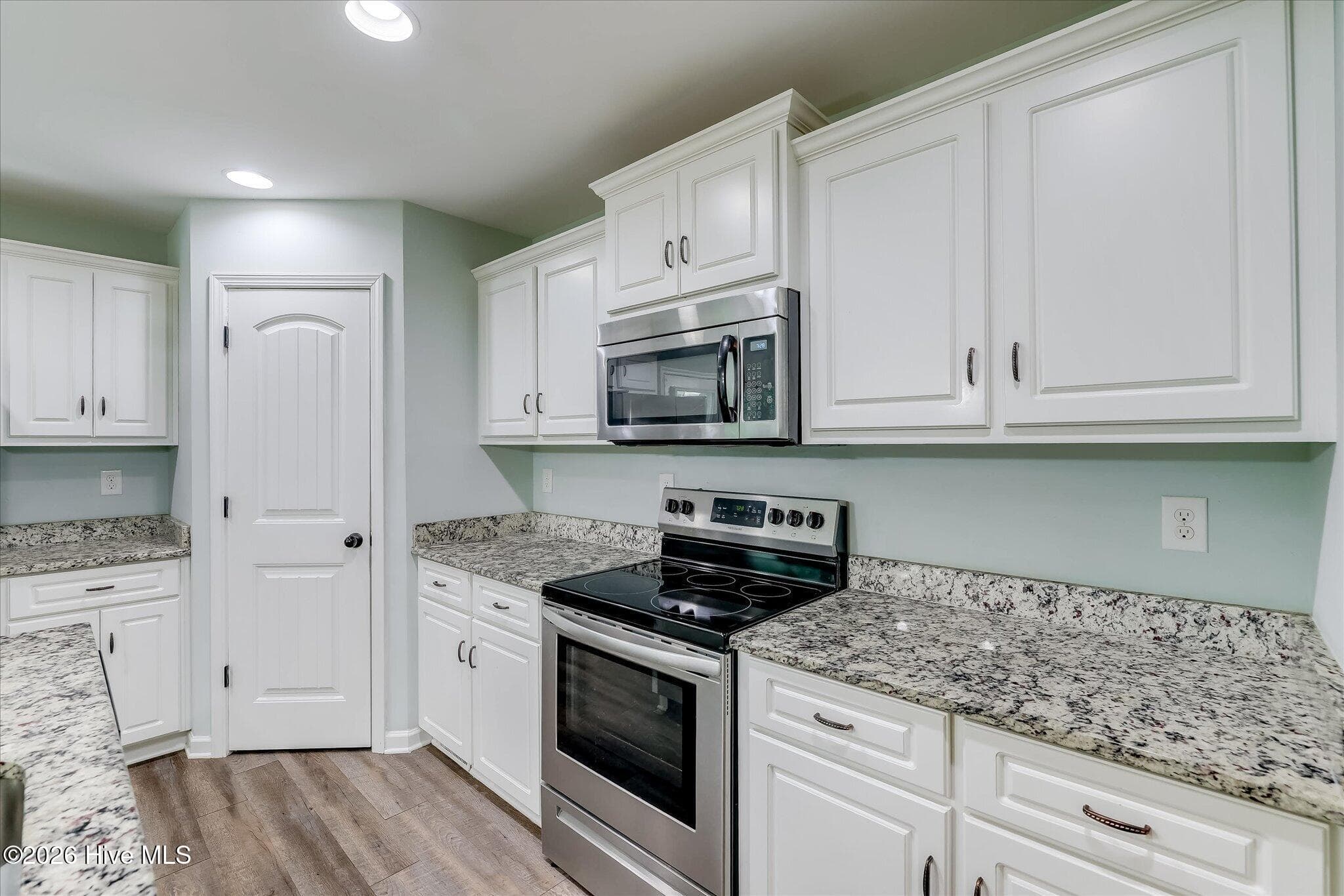 Single Family Residence at 605 Ridgefield Drive, North Augusta, SC 29841, North Augusta, photo 8 of 35