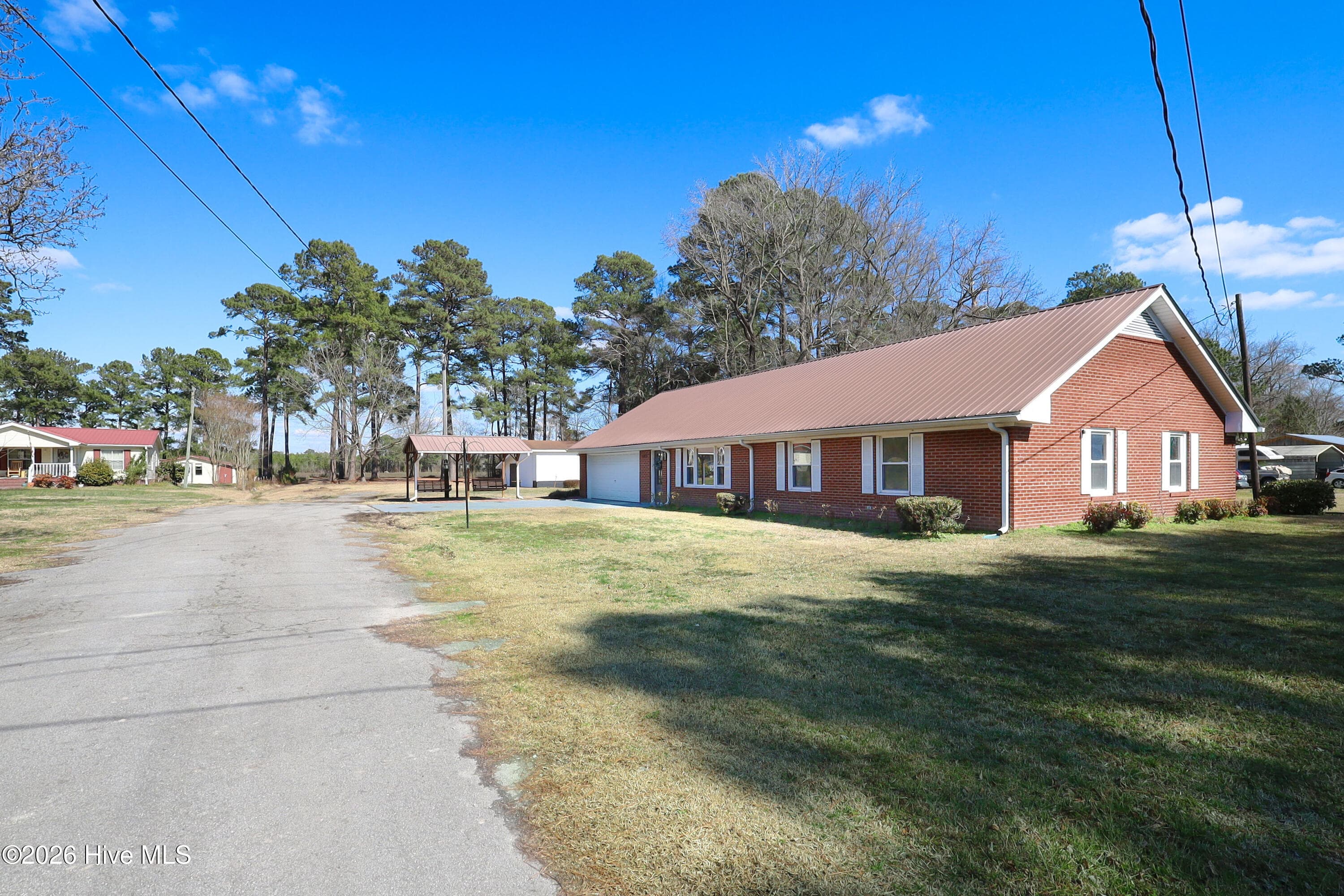 Single Family Residence at 580 Koonce Fork Road, Richlands, NC 28574, photo 4 of 59