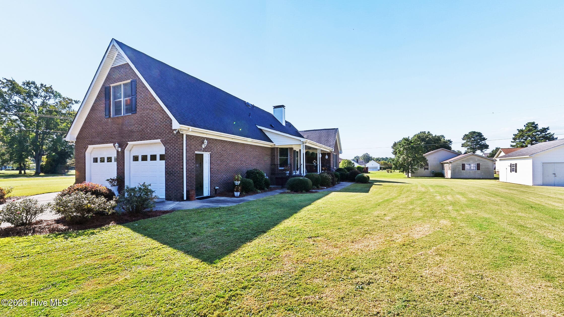 Single Family Residence at 944 Country Club Drive, Ayden, NC 28513, photo 4 of 61