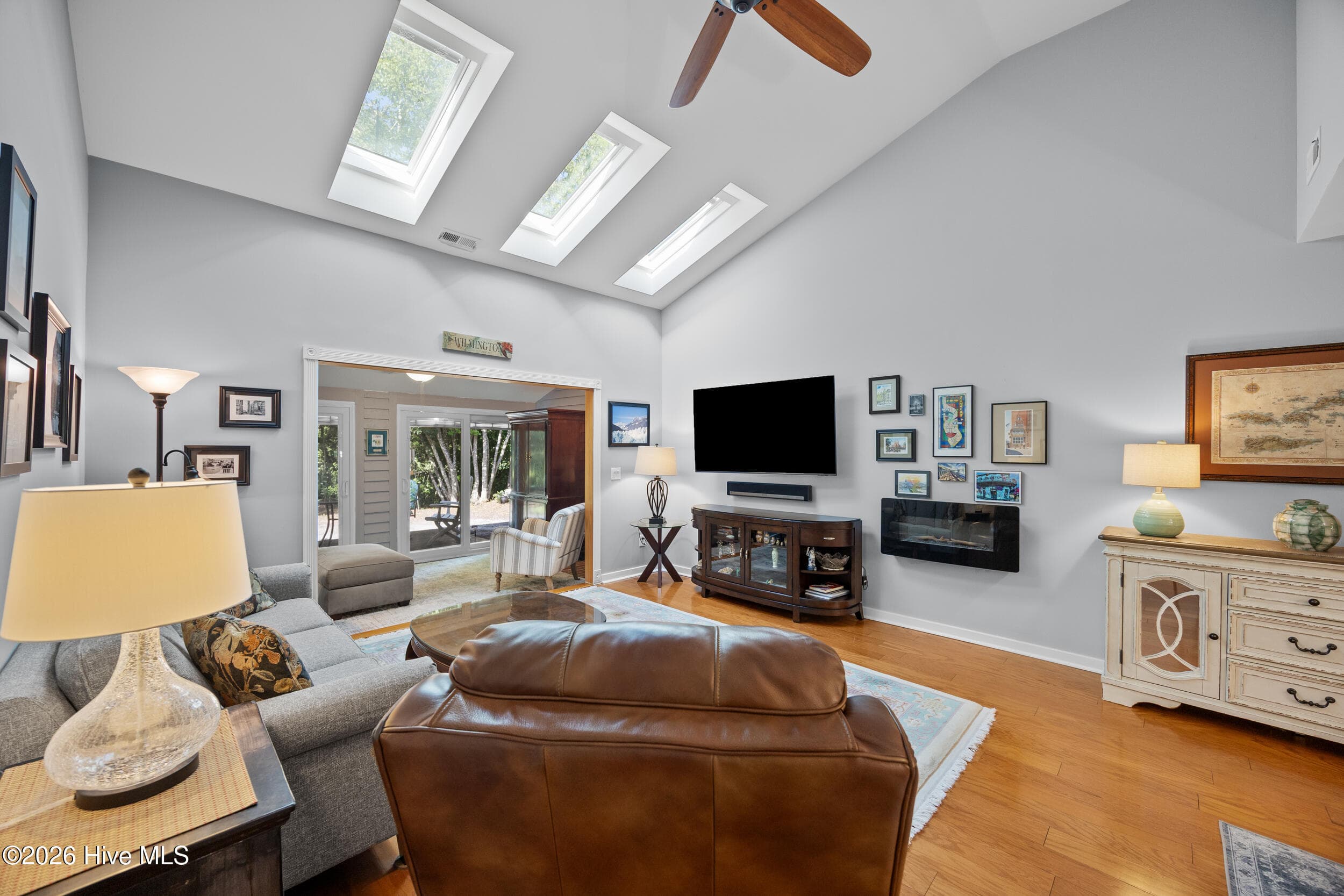 Townhouse at 208 Inland Greens Circle, Wilmington, NC 28405, photo 10 of 41