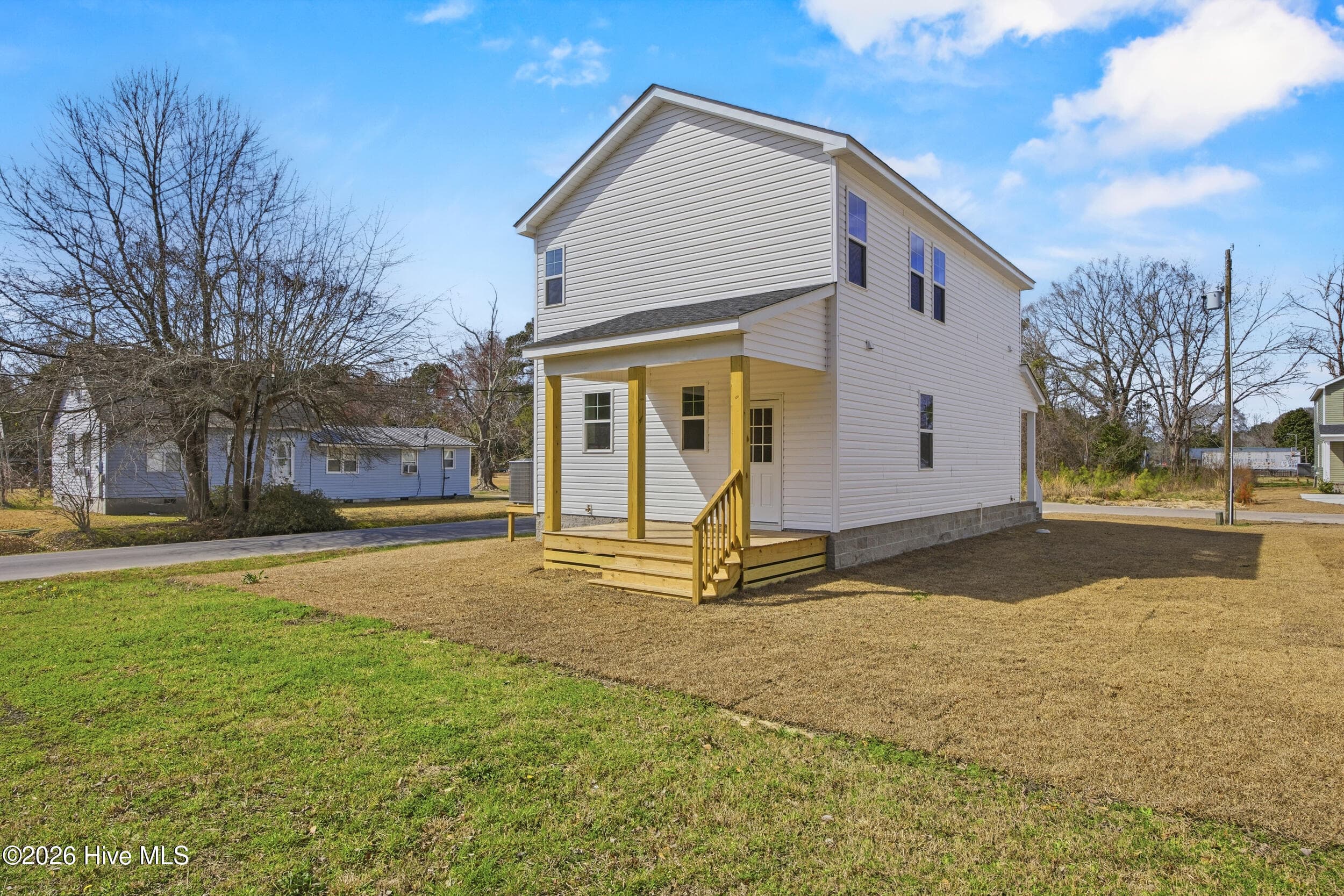 Single Family Residence at 711 W Hayes Street, Burgaw, NC 28425, photo 4 of 4