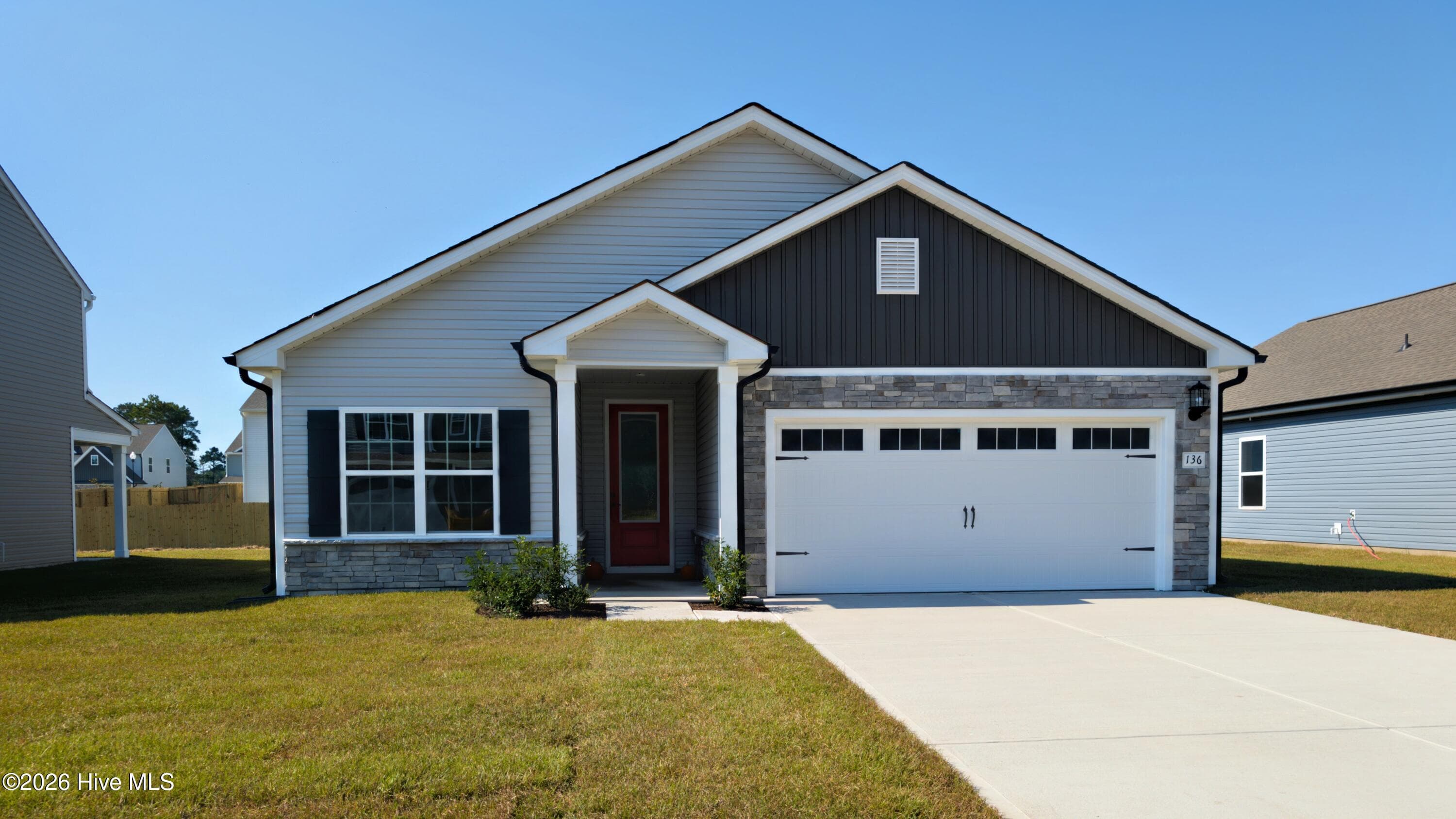 Single Family Residence at 136 Commons View Drive, Hampstead, NC 28443, photo 2 of 17