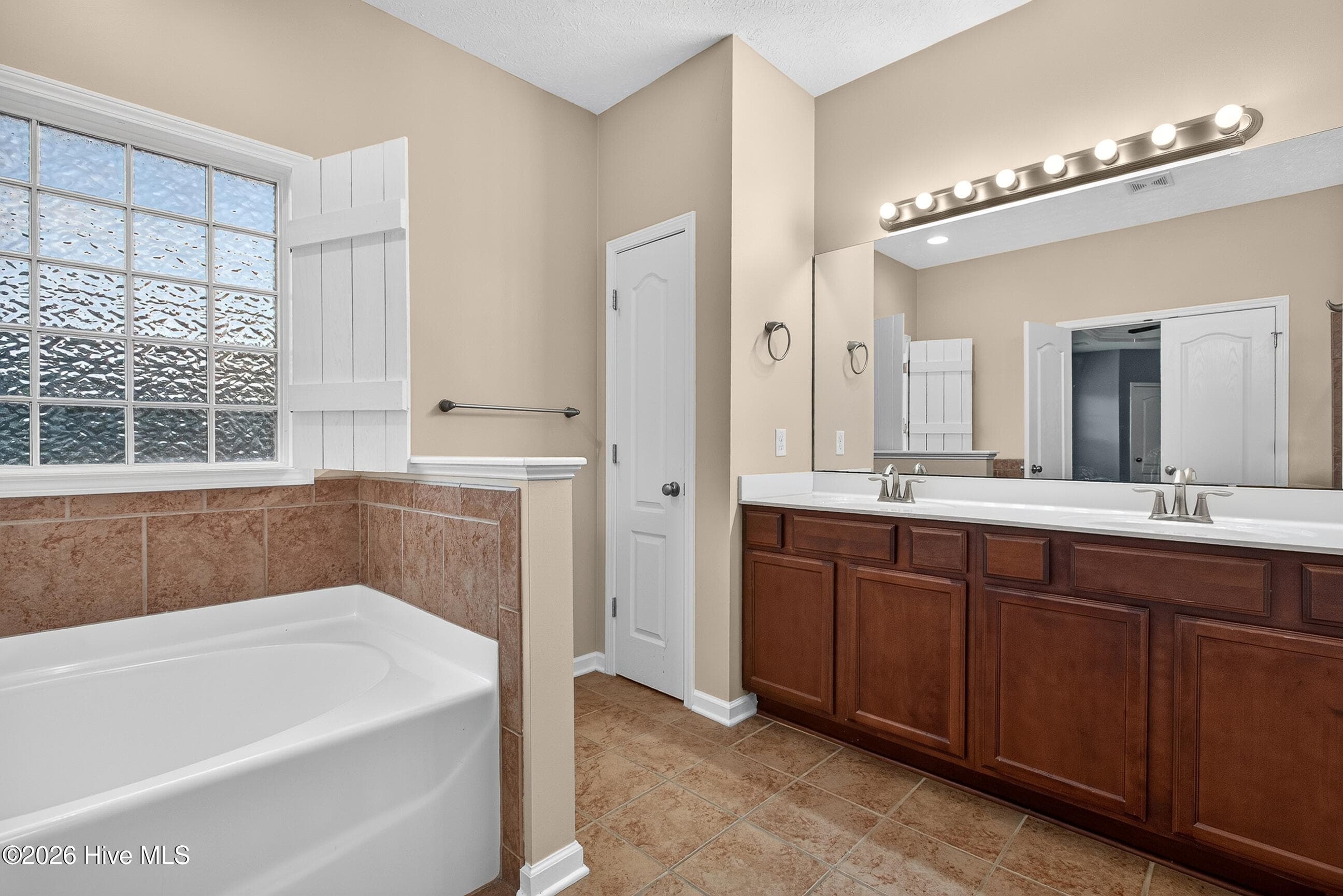 Single Family Residence at 710 Radiant Drive, Jacksonville, NC 28546, photo 21 of 38