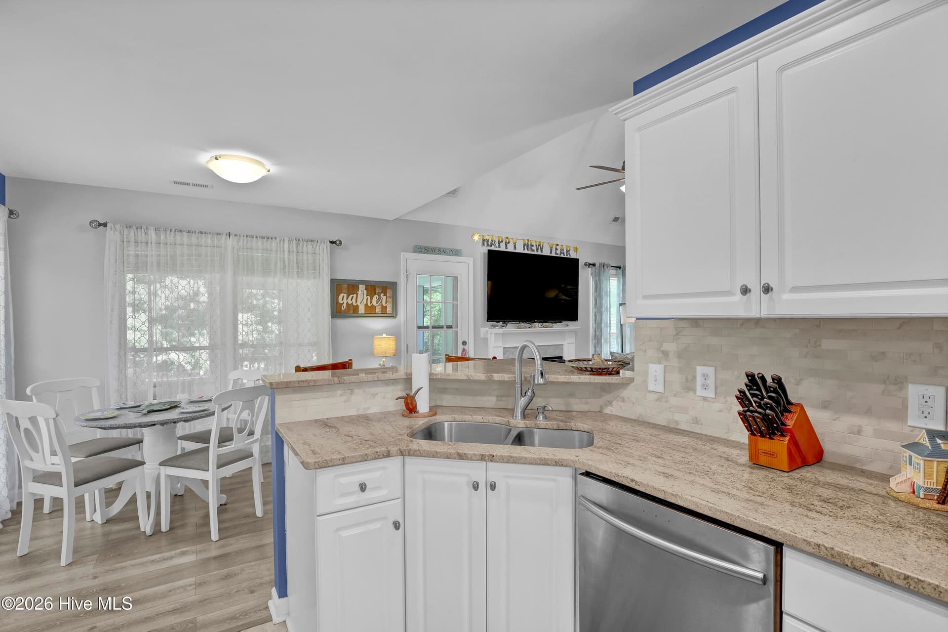 Single Family Residence at 1124 Mill Run Road, Sneads Ferry, NC 28460, photo 6 of 41