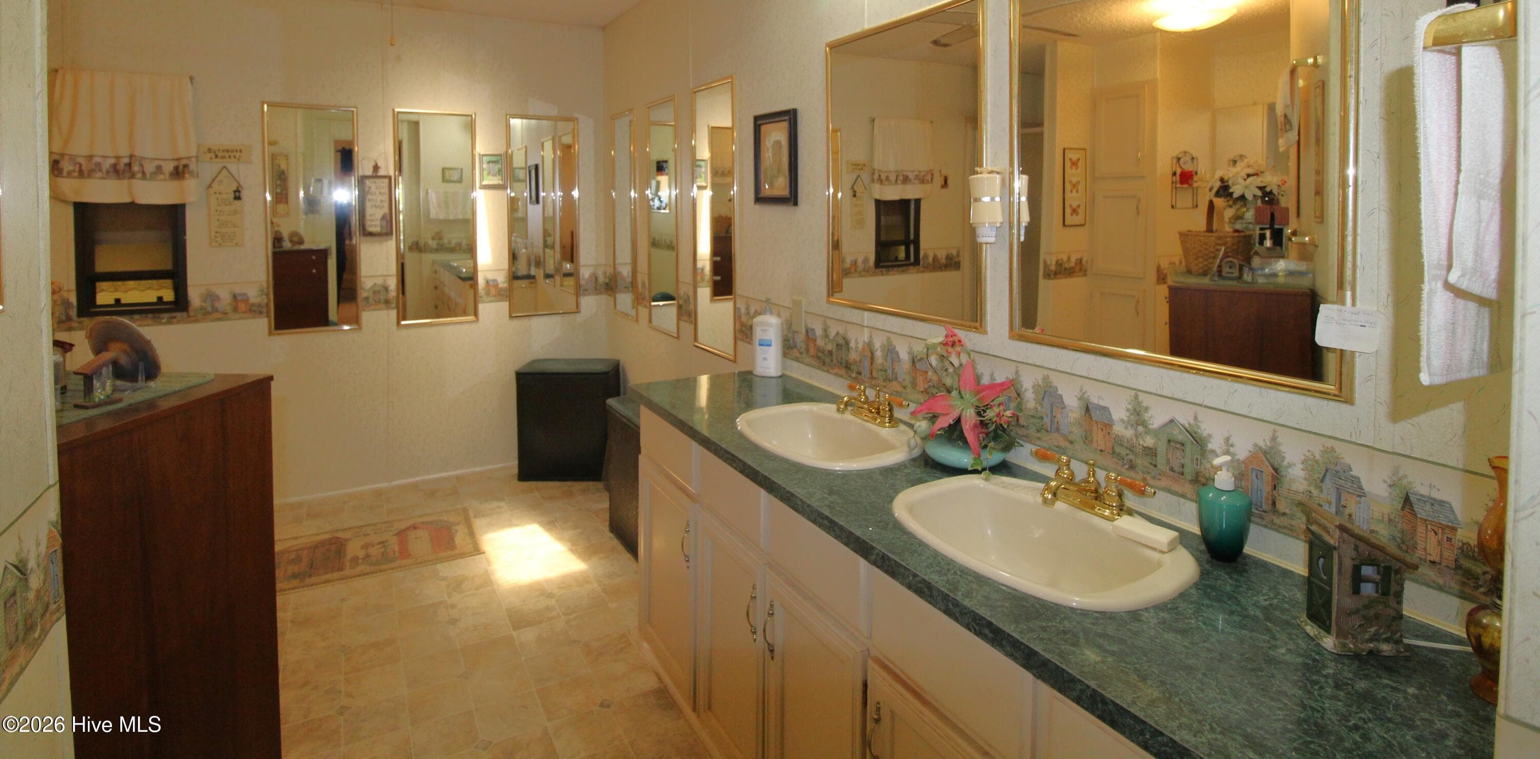 Master Bath - 46 Arthur Ridge, Brasstown, NC 28902