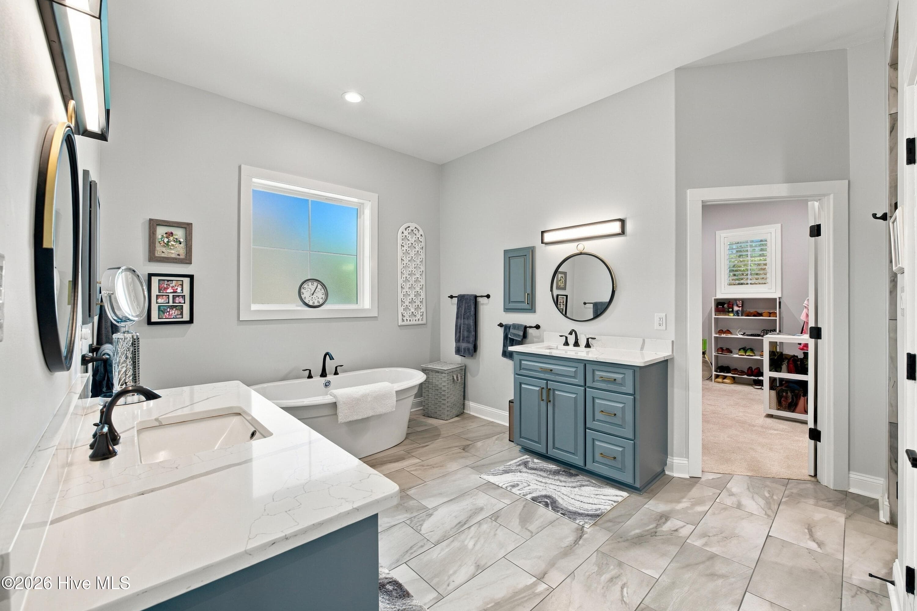 Ensuite bathroom from primary - 4557 Moss Bend, New Bern, NC 28562