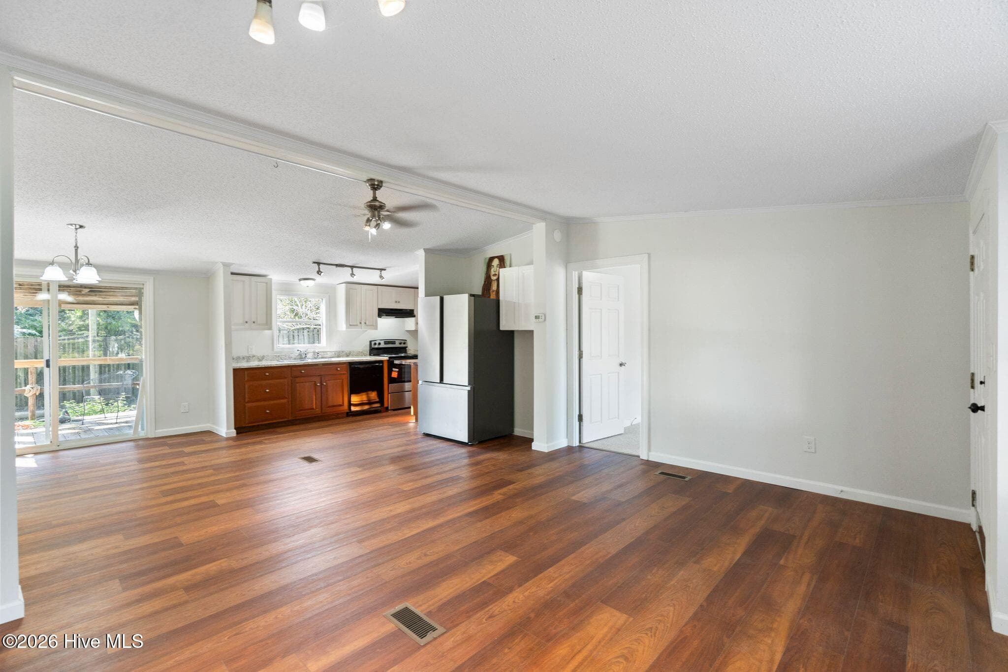 Manufactured Home at 6140 Carolina Beach Road Trlr 28, Wilmington, NC 28412, photo 16 of 54